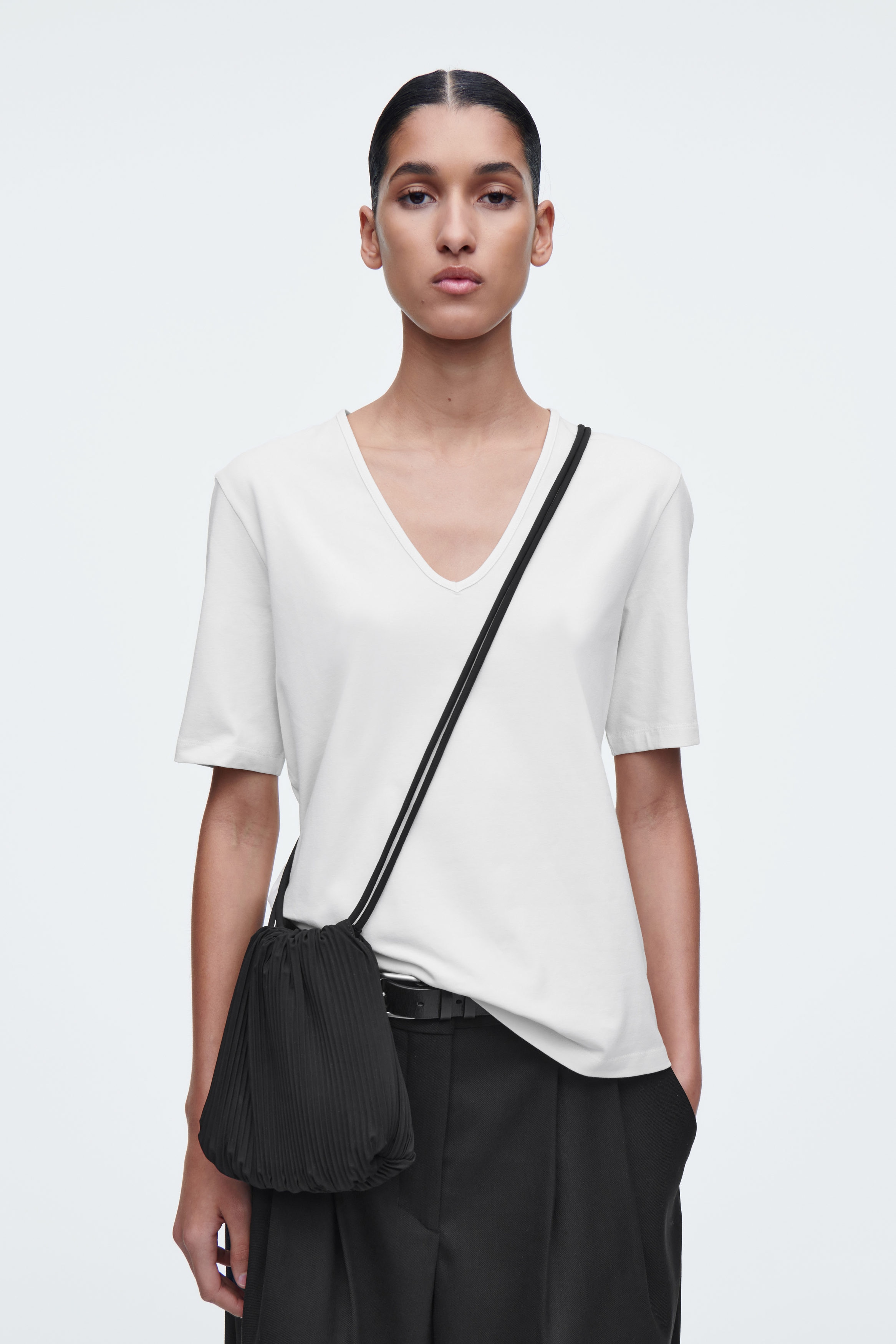 SCALLOP CROSSBODY BAG - LEATHER - SILVER | COS