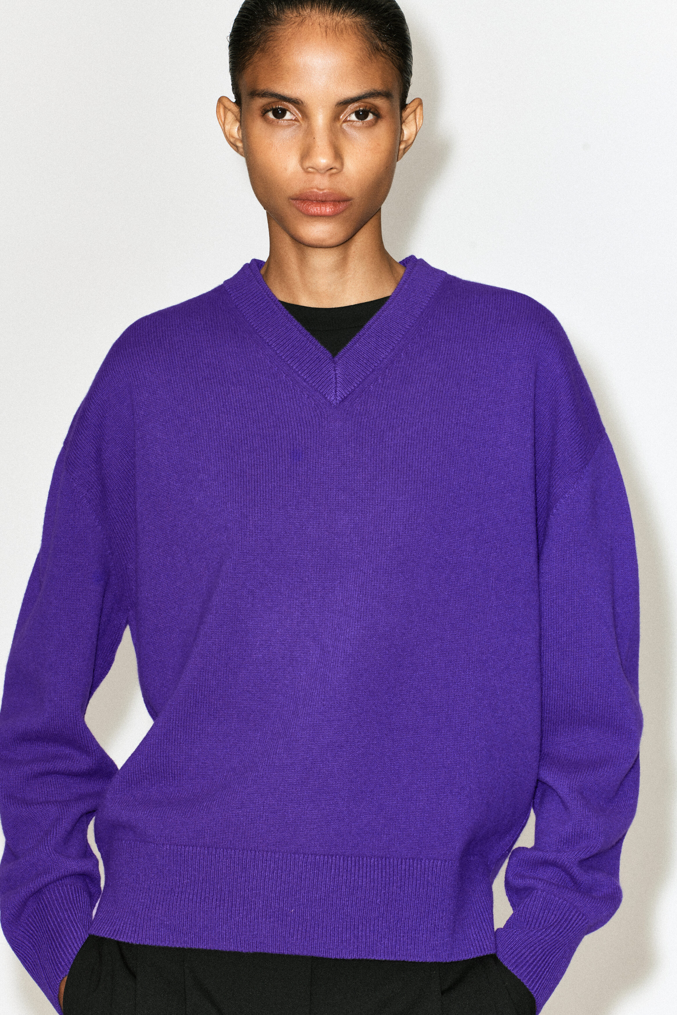 MERINO WOOL LAYERED V-NECK JUMPER - PURPLE | COS