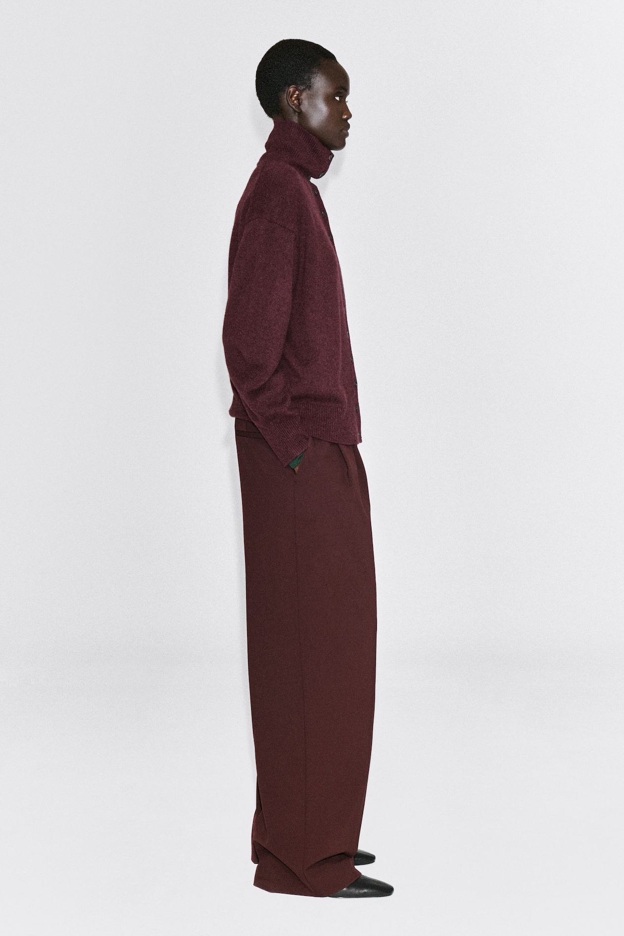 SCULPTED PURE CASHMERE MOCK-NECK CARDIGAN — BURGUNDY MÉLANGE