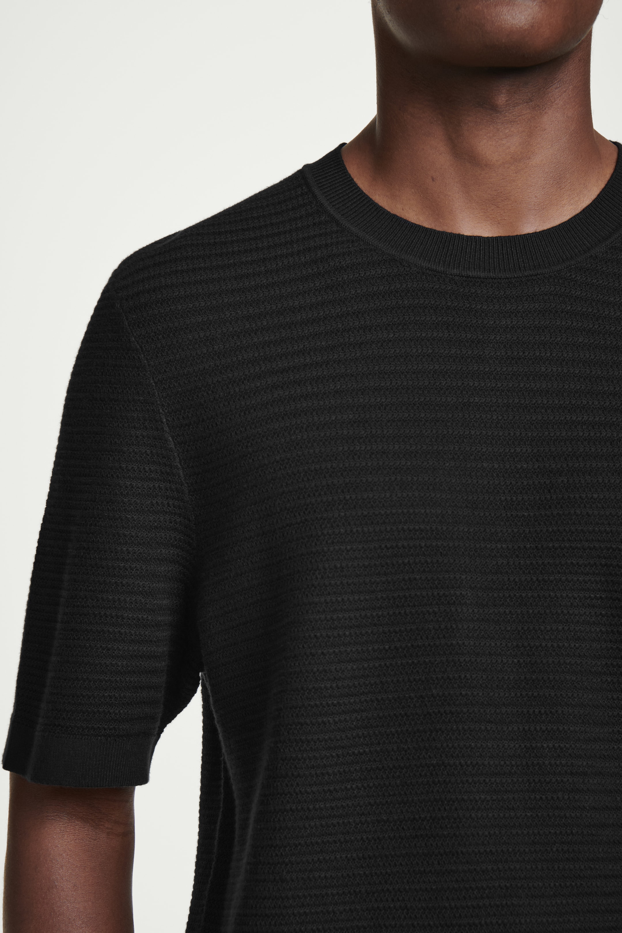 Größeres Bild anzeigen: STRUKTURIERTES T-SHIRT AUS BAUMWOLLE - SCHWARZ - Men | H&M AT 3