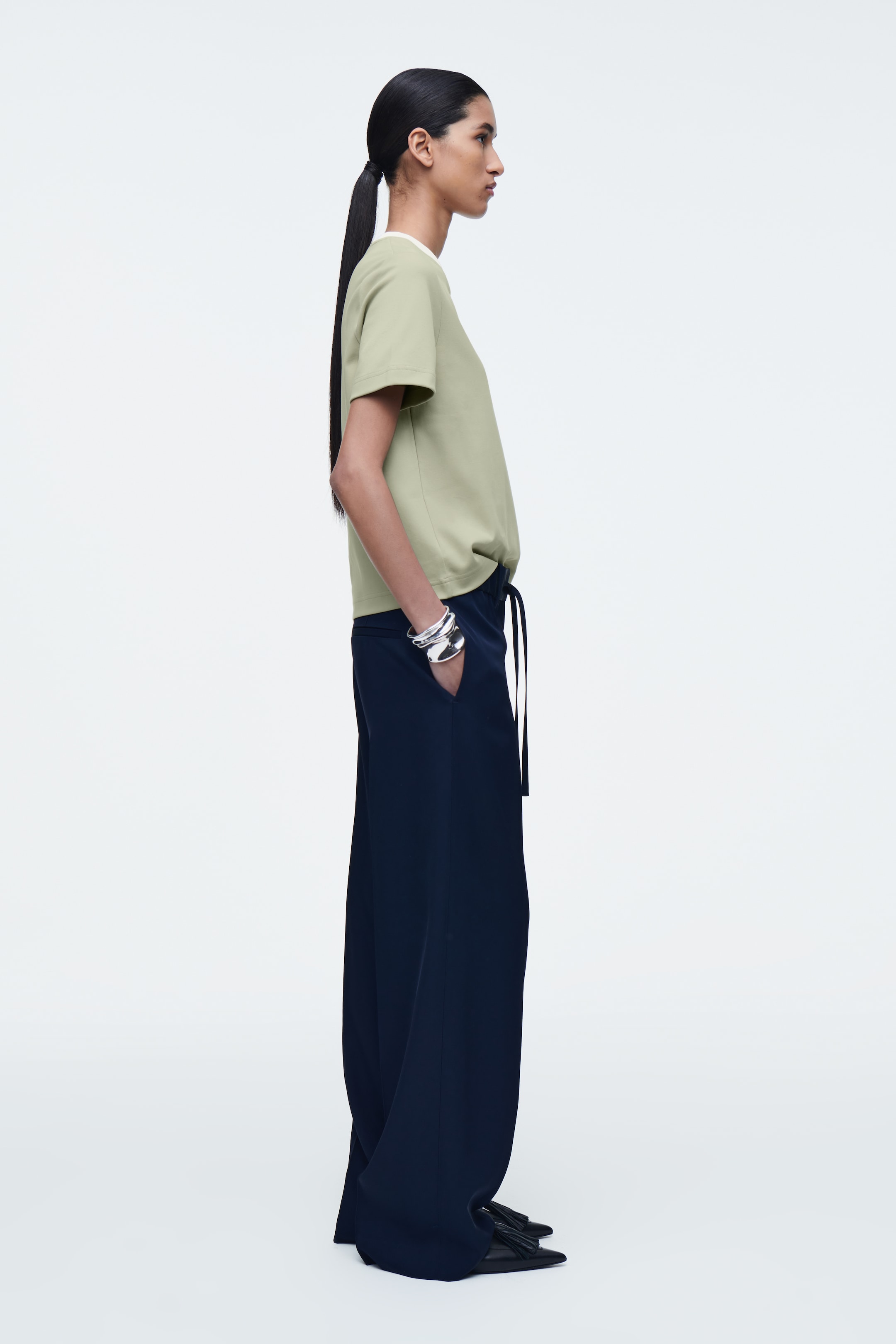 Visualizza immagine più grande: T-SHIRT LINEARE DAL TAGLIO REGOLARE - VERDE / ÉCRU - DONNA | H&M IT 2