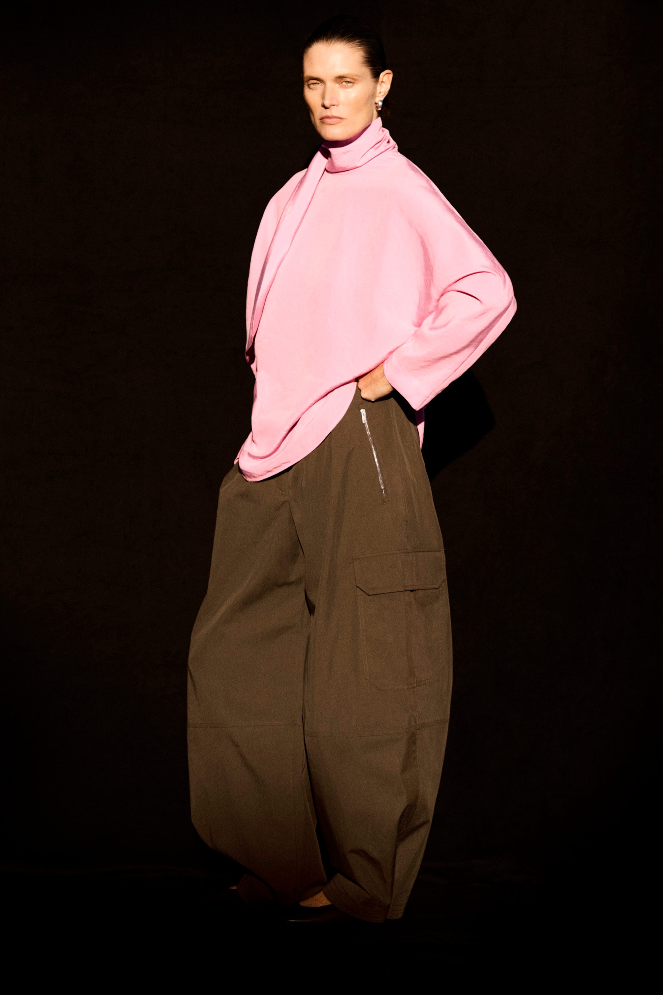 NECK-TIE CIRCLE-CUT BLOUSE