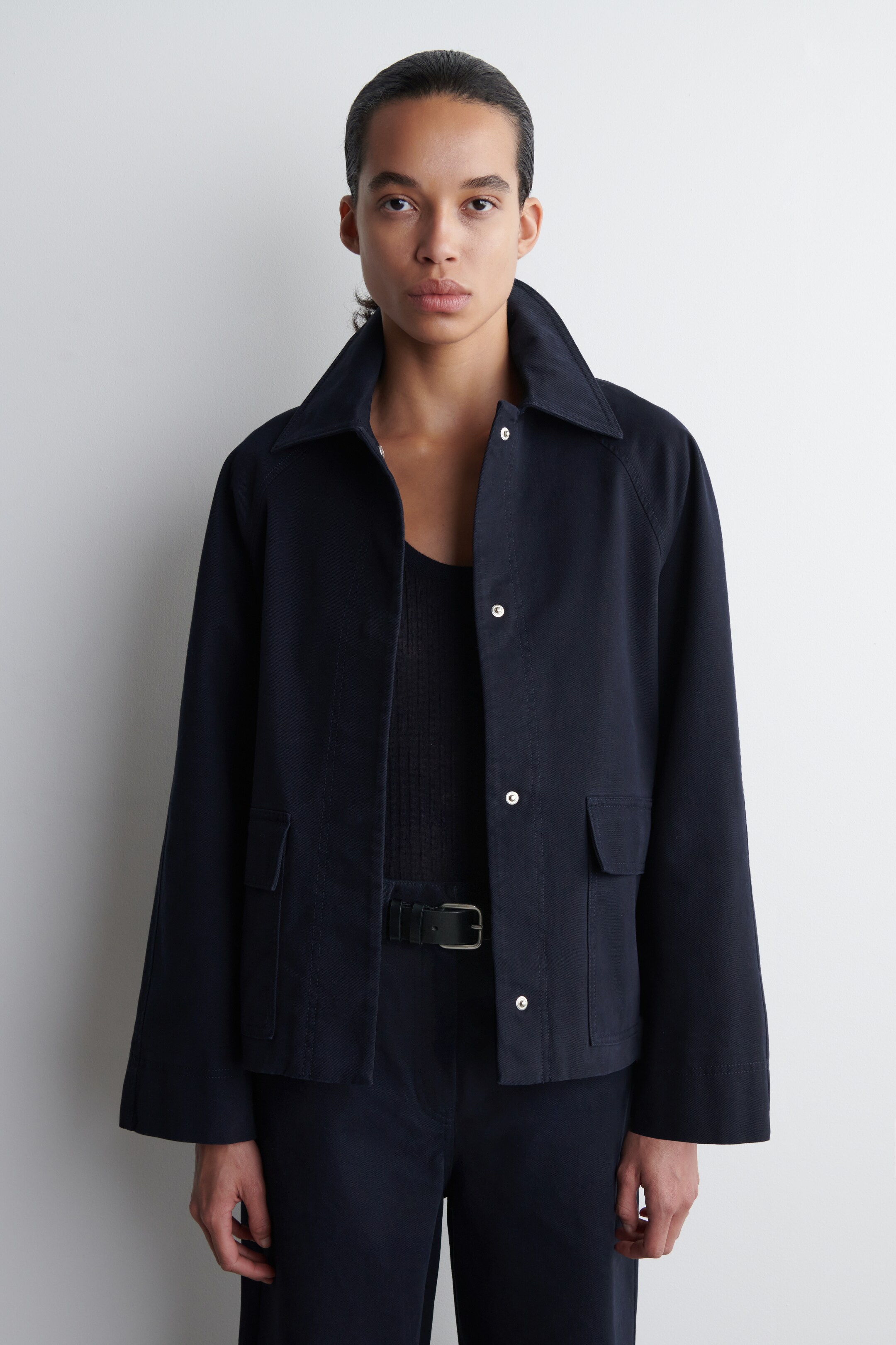 Преглед на по-голямо изображение: COTTON UTILITY JACKET - ТЪМНОСИН - ЖЕНИ | H&M BG 1