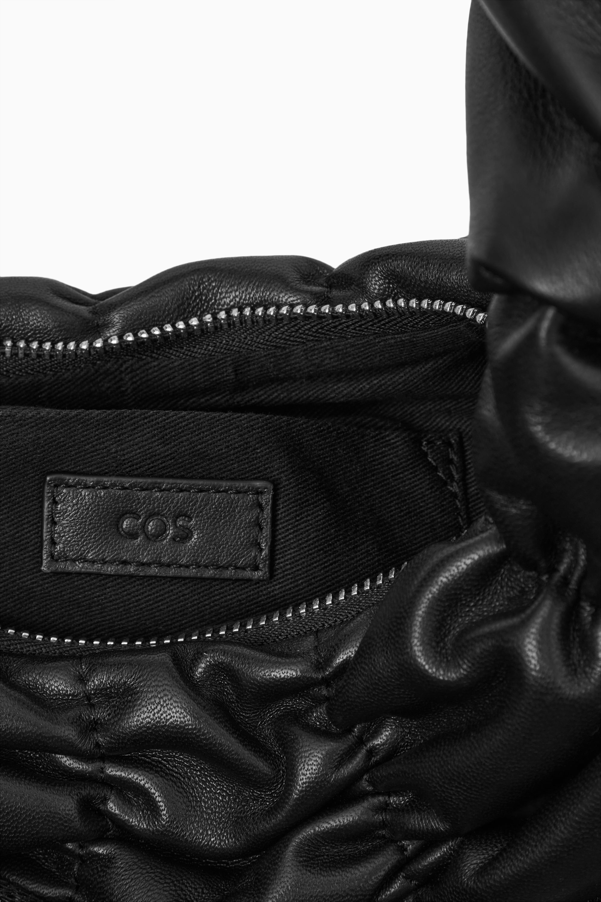 ★TOUT Y EST★ RIPPLE SHOULDER BAG BLACK CPCA2501 RIPPLE SHOULDER BAG - LEATHER - BLACK | COS
