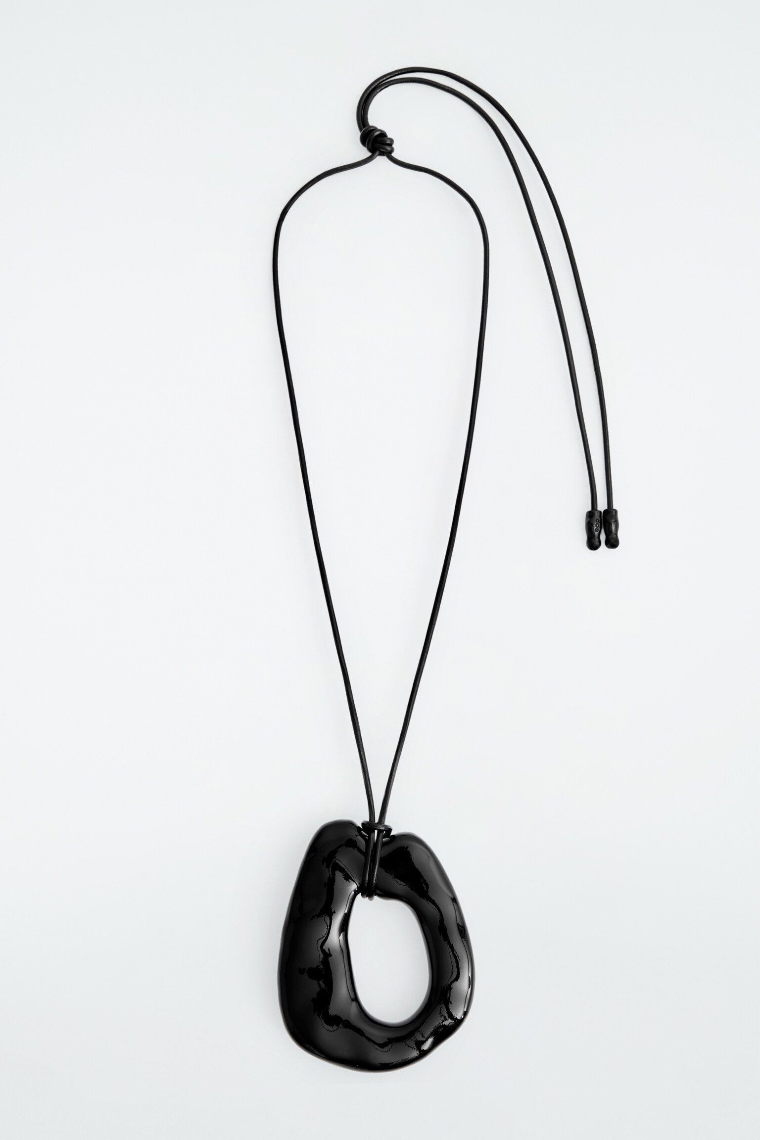 MOLTEN PENDANT NECKLACE - BLACK