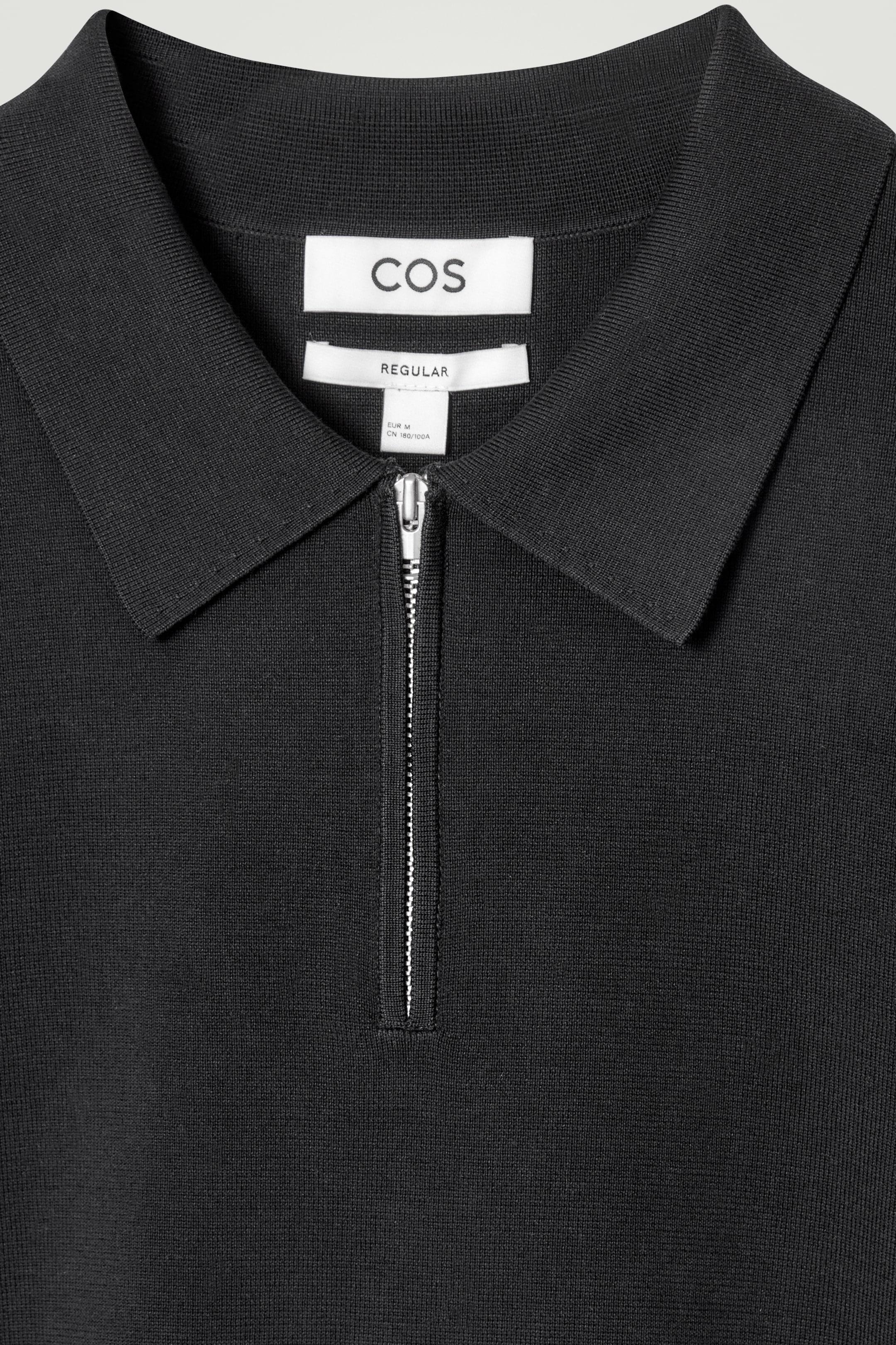 Visualizza immagine più grande: POLO IN MAGLIA CON MEZZA CERNIERA TAGLIO REGOLARE - NERO - UOMO | H&M IT 9