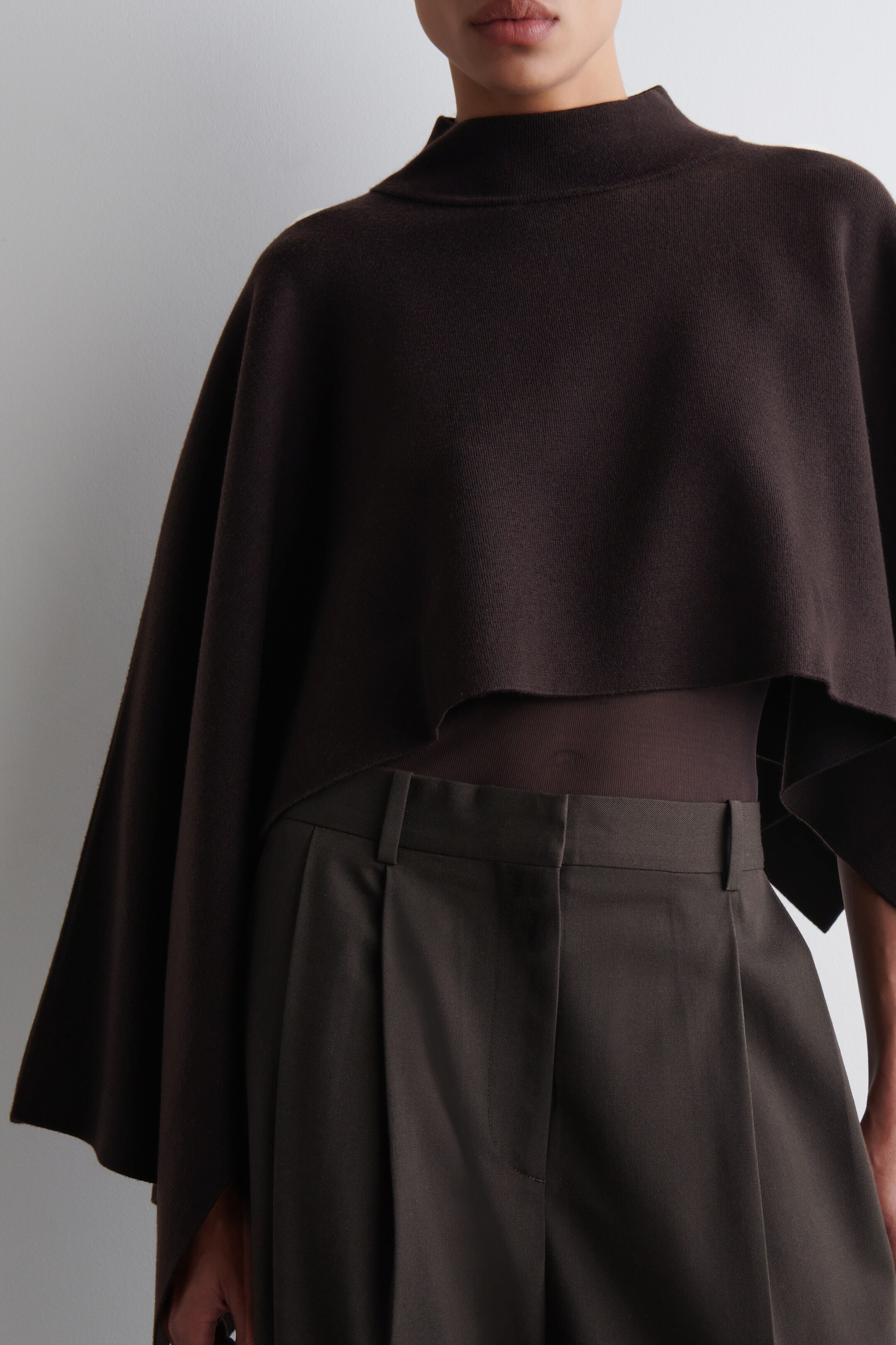 Grotere afbeelding bekijken: Asymmetrische double-knit wollen cape - DONKERBRUIN - DAMES | H&M NL 5