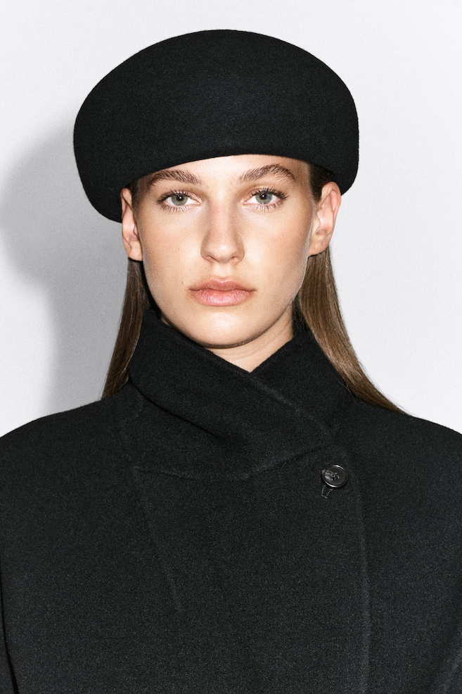 SCULPTED WOOL BERET — BLACK
