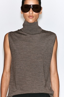 MERINO WOOL FUNNEL-NECK VEST — BEIGE MÉLANGE 6