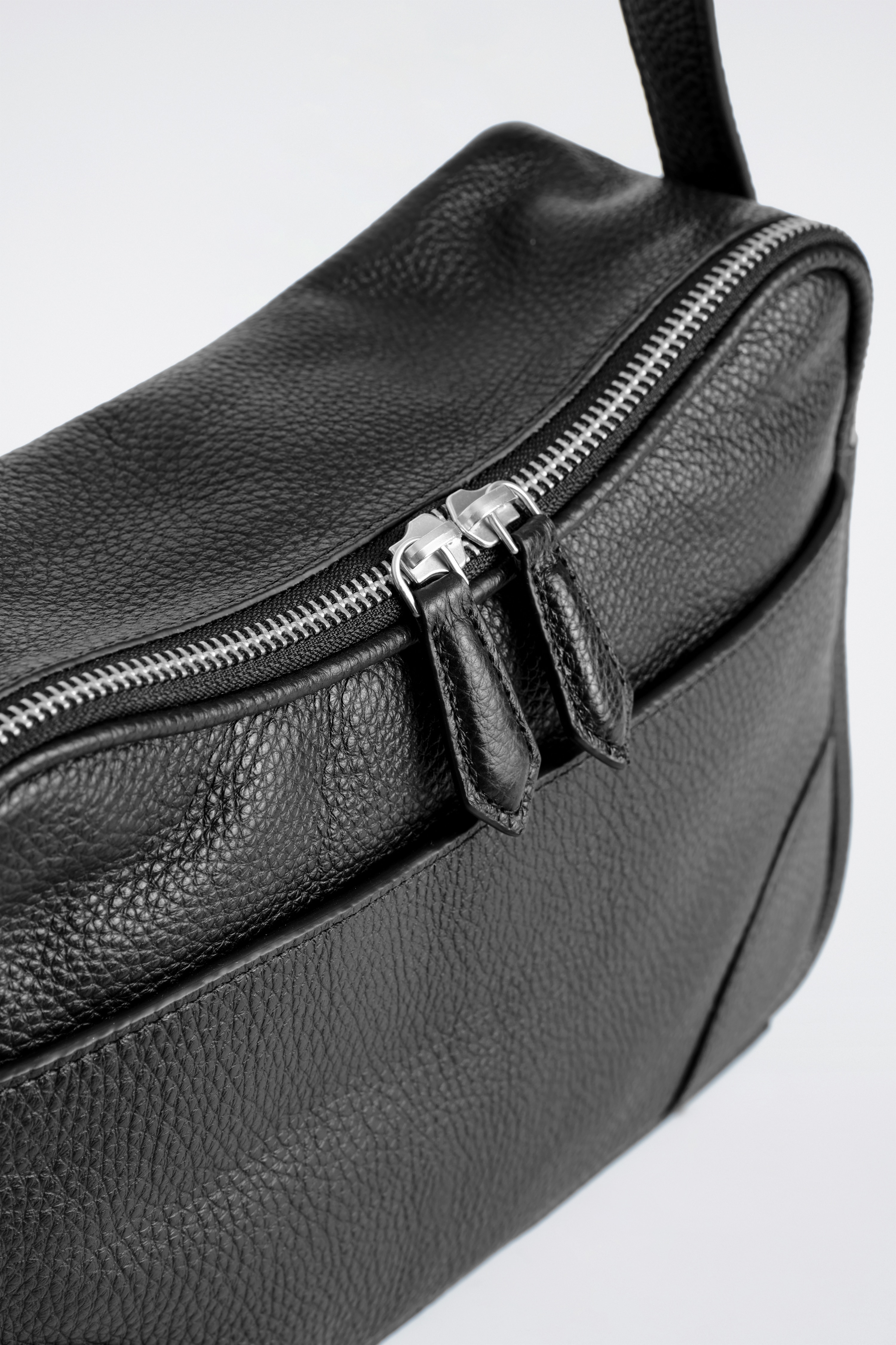CLASSIC CROSSBODY BAG - LEATHER