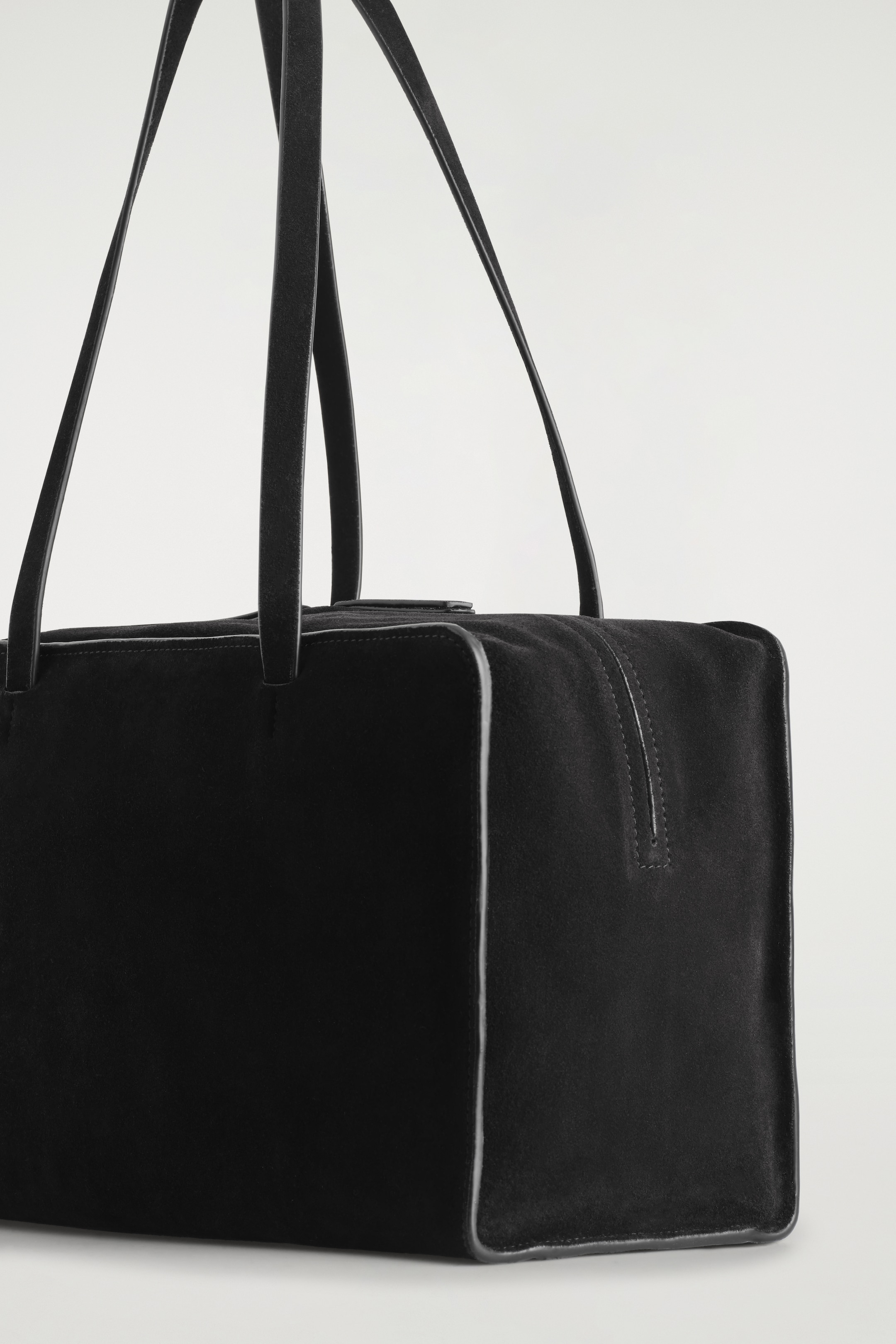 Visualizza immagine più grande: BORSA BOWLING MARAIS IN PELLE SCAMOSCIATA - NERO - DONNA | H&M IT 4