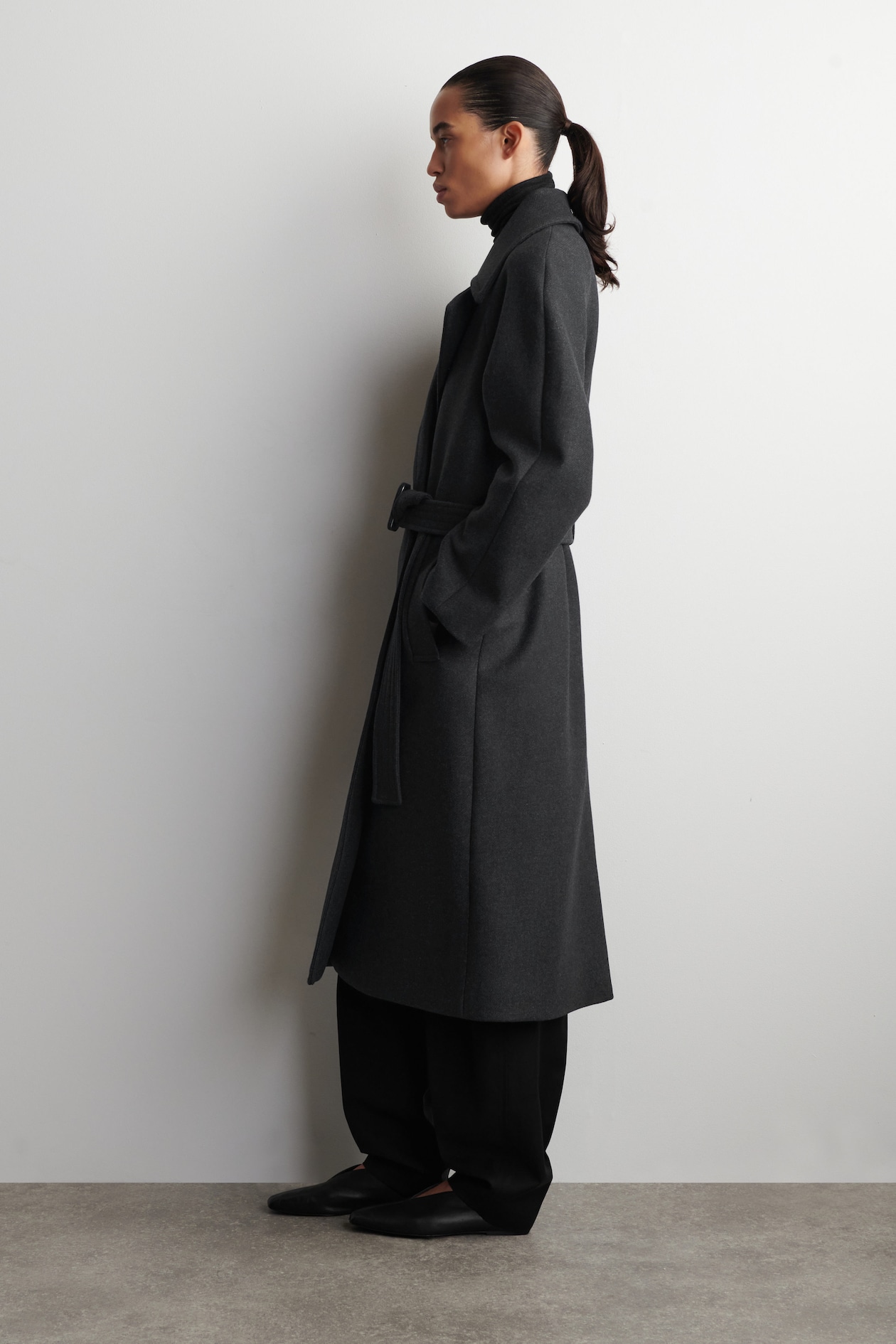 TAILORED BELTED WOOL-TWILL COAT — CHARCOAL