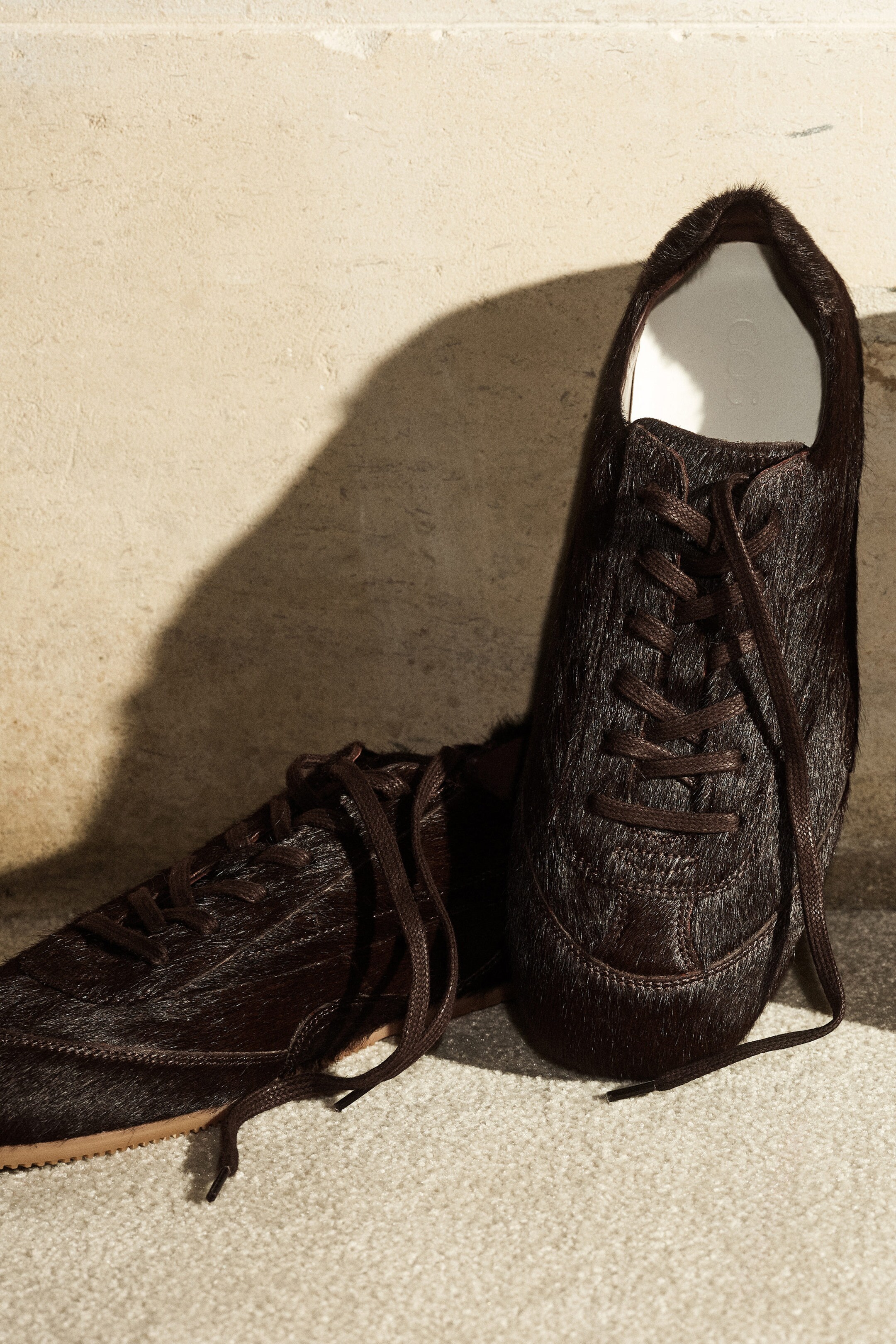 SCHLICHTE SNEAKERS AUS LEDER