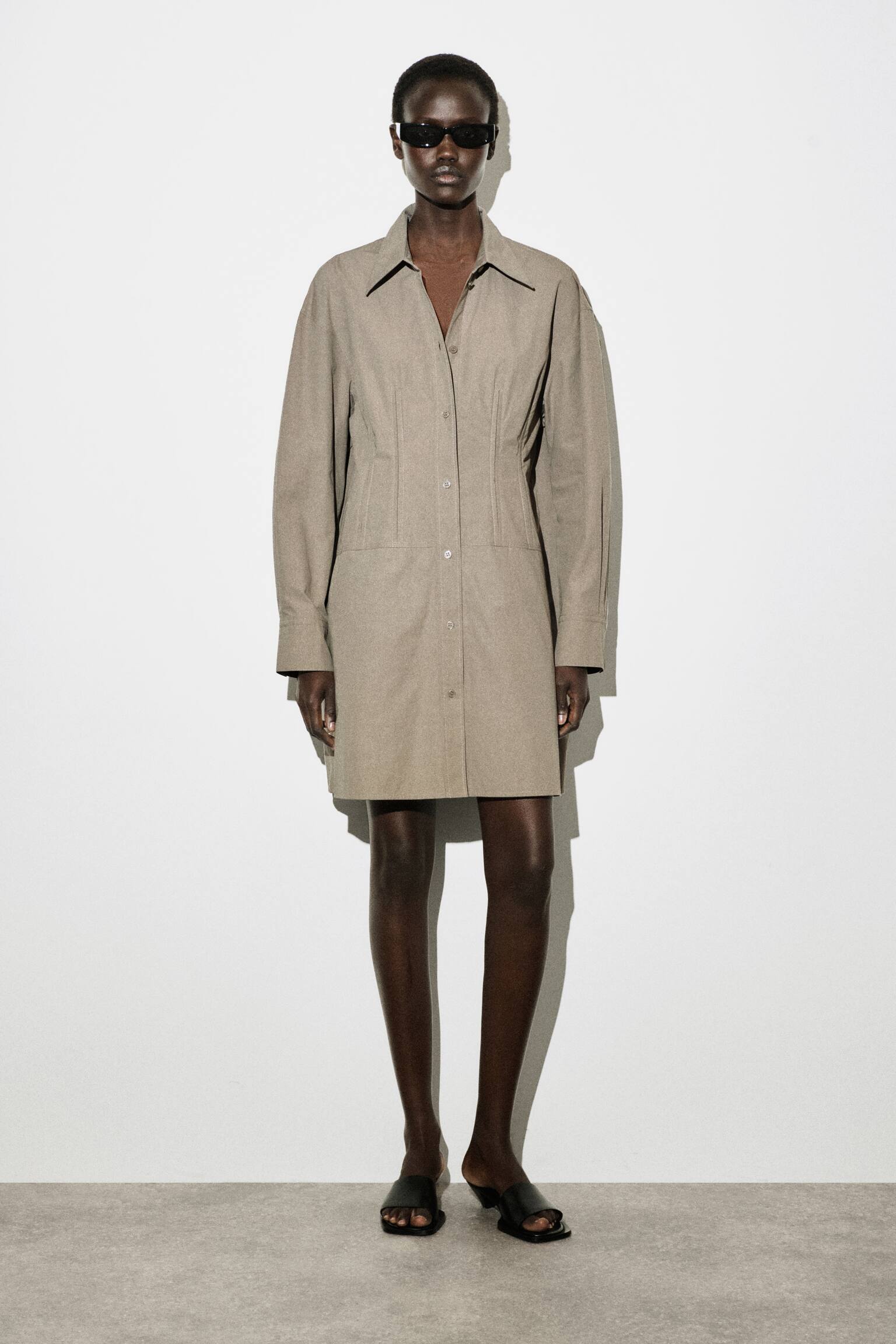 HEMDKLEID AUS BAUMWOLLE MIT GÜRTEL - GRAU - 10