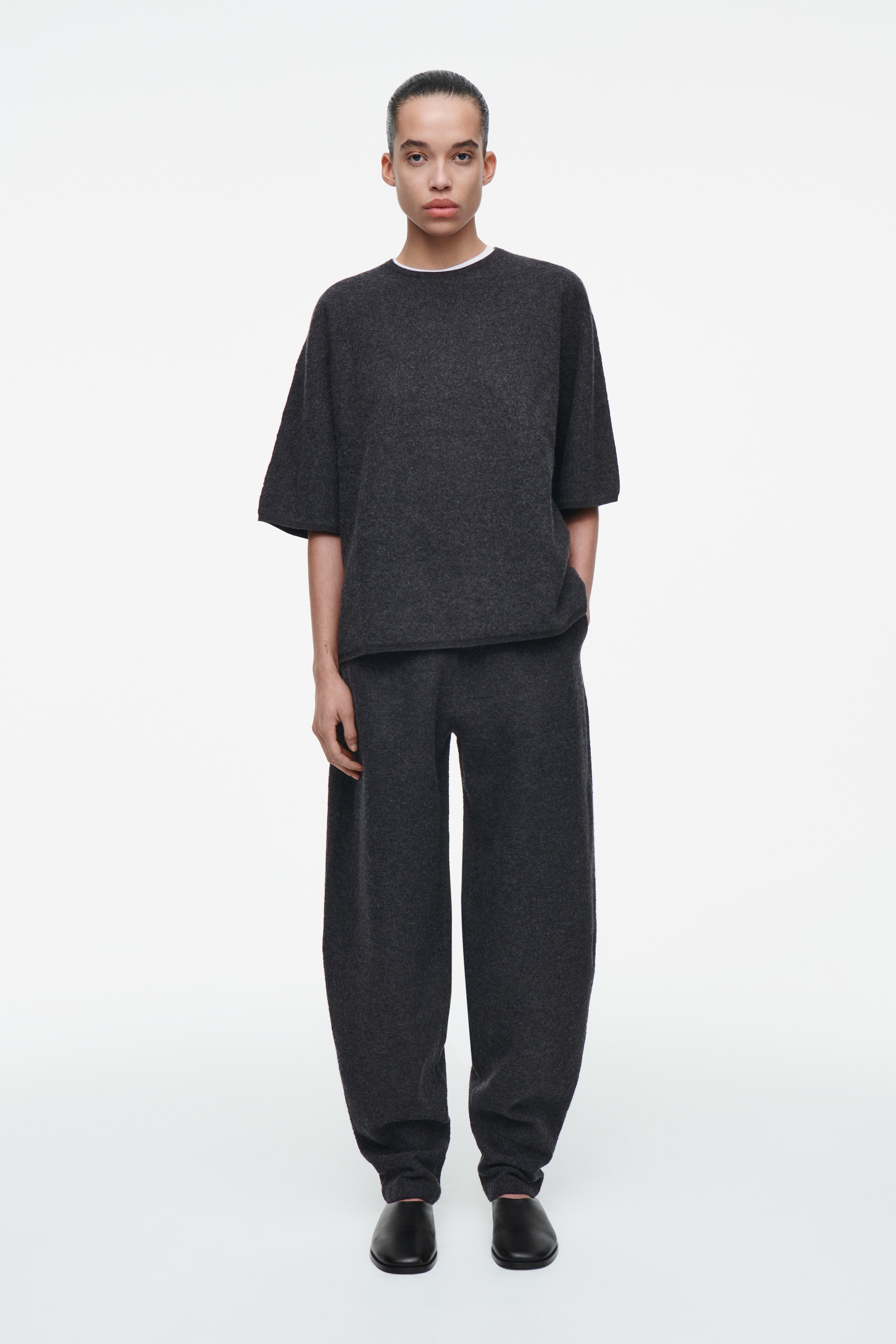 Ver imagen más grande: PANTALONES DE LANA MERINO HERVIDA - GRIS MARENGO JASPEADO - MUJER | H&M ES 1