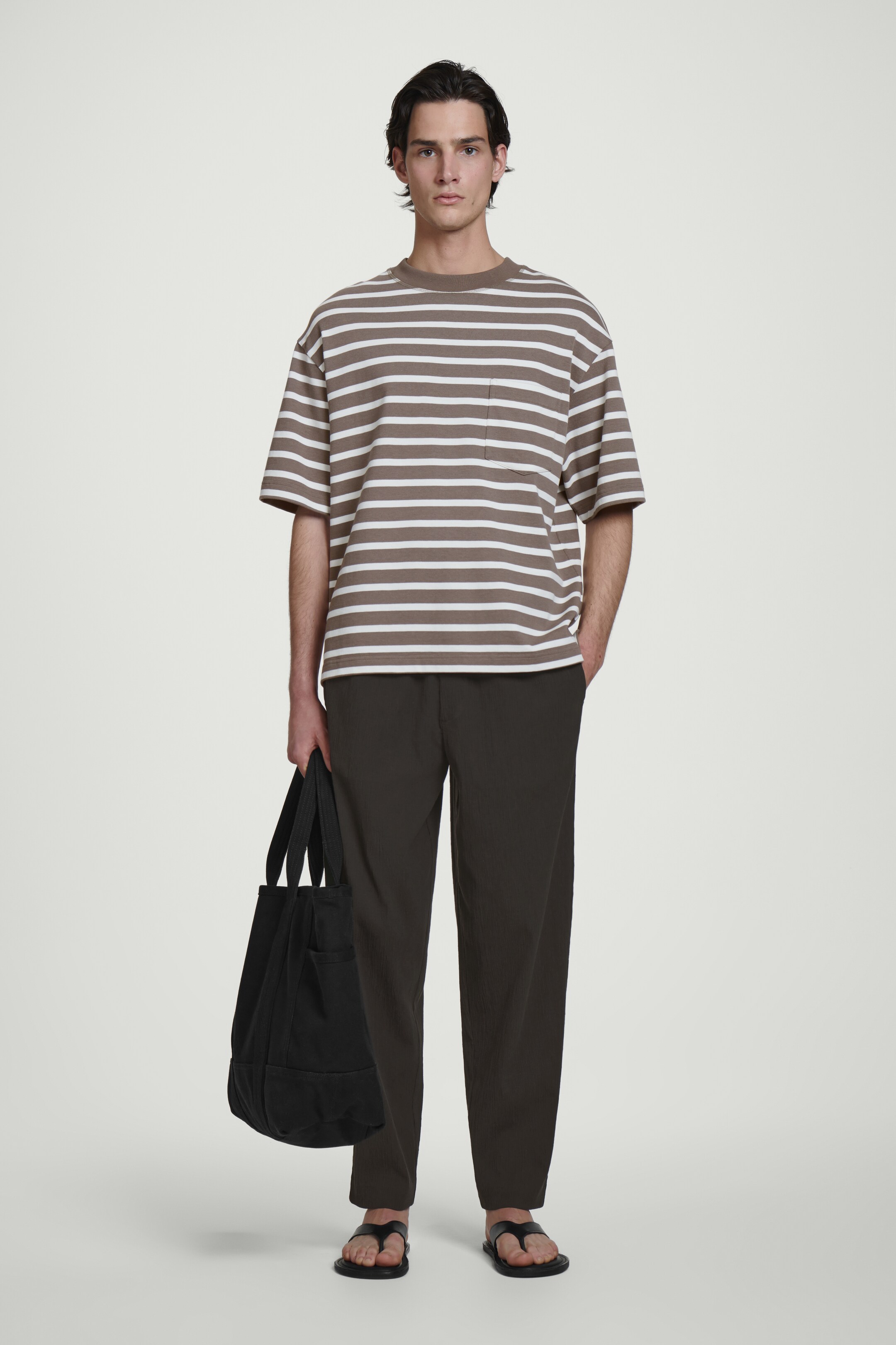 Agrandir l'image: T-SHIRT OVERSIZE EN COTON ÉPAIS - BRUN / RAYURES - HOMME | H&M CH 2