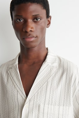 STRIPED TEXTURED CAMP-COLLAR SHIRT — WHITE / STRIPED 4