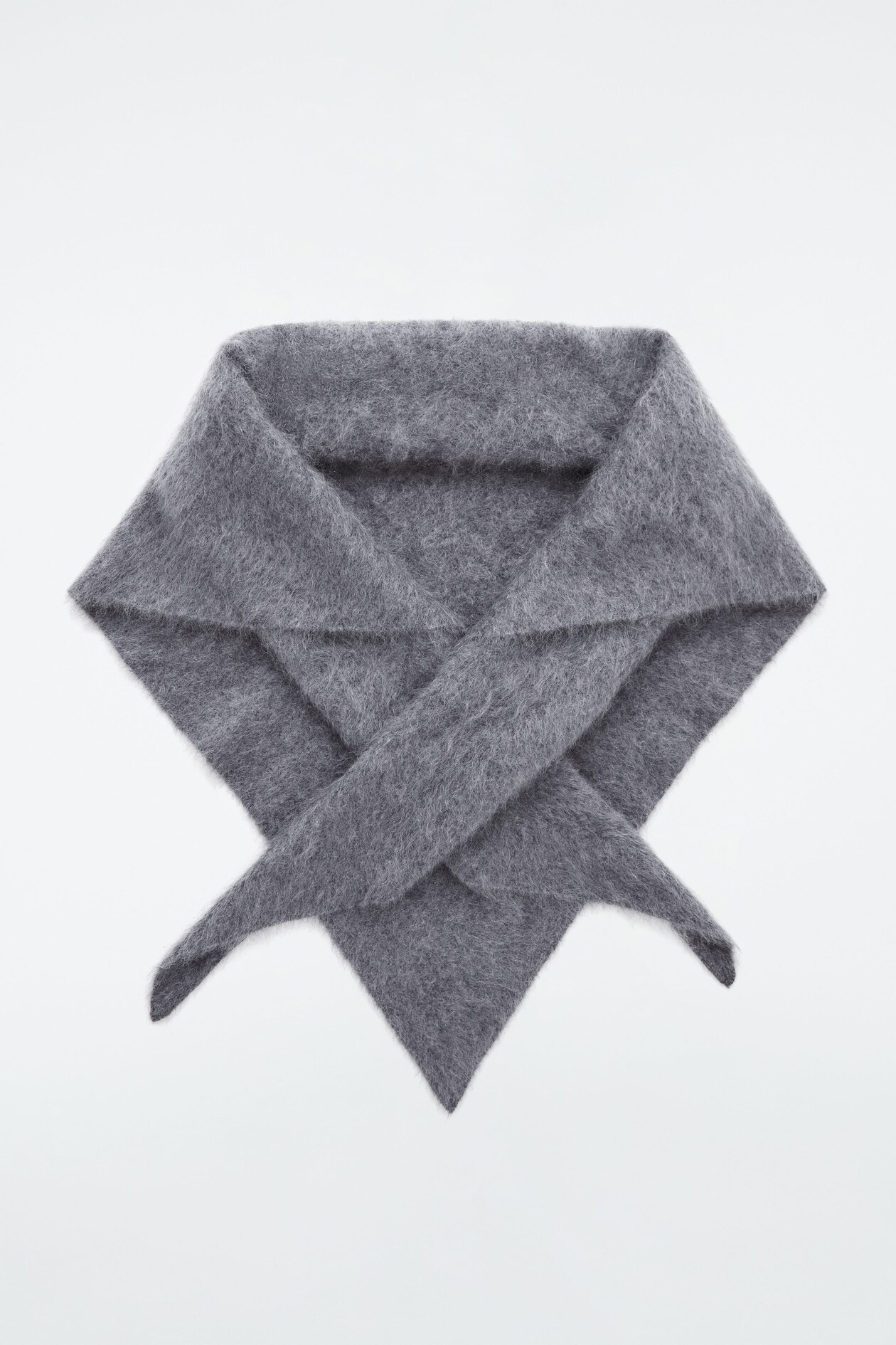 ÉCHARPE TRIANGLE EN PUR CACHEMIRE BROSSÉ - GRIS FONCÉ | COS FR