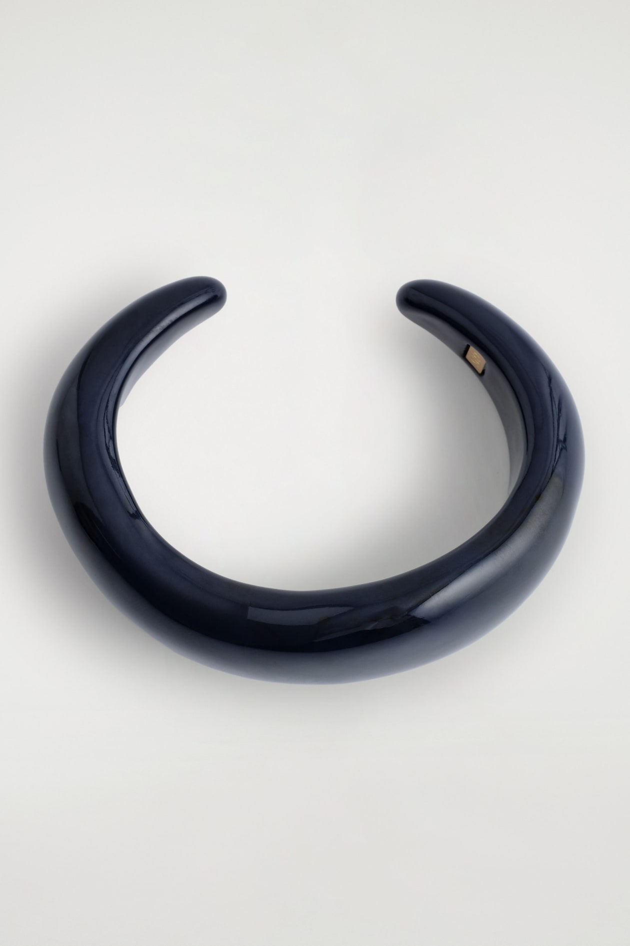 CHUNKY CURVED BANGLE — DARK BLUE