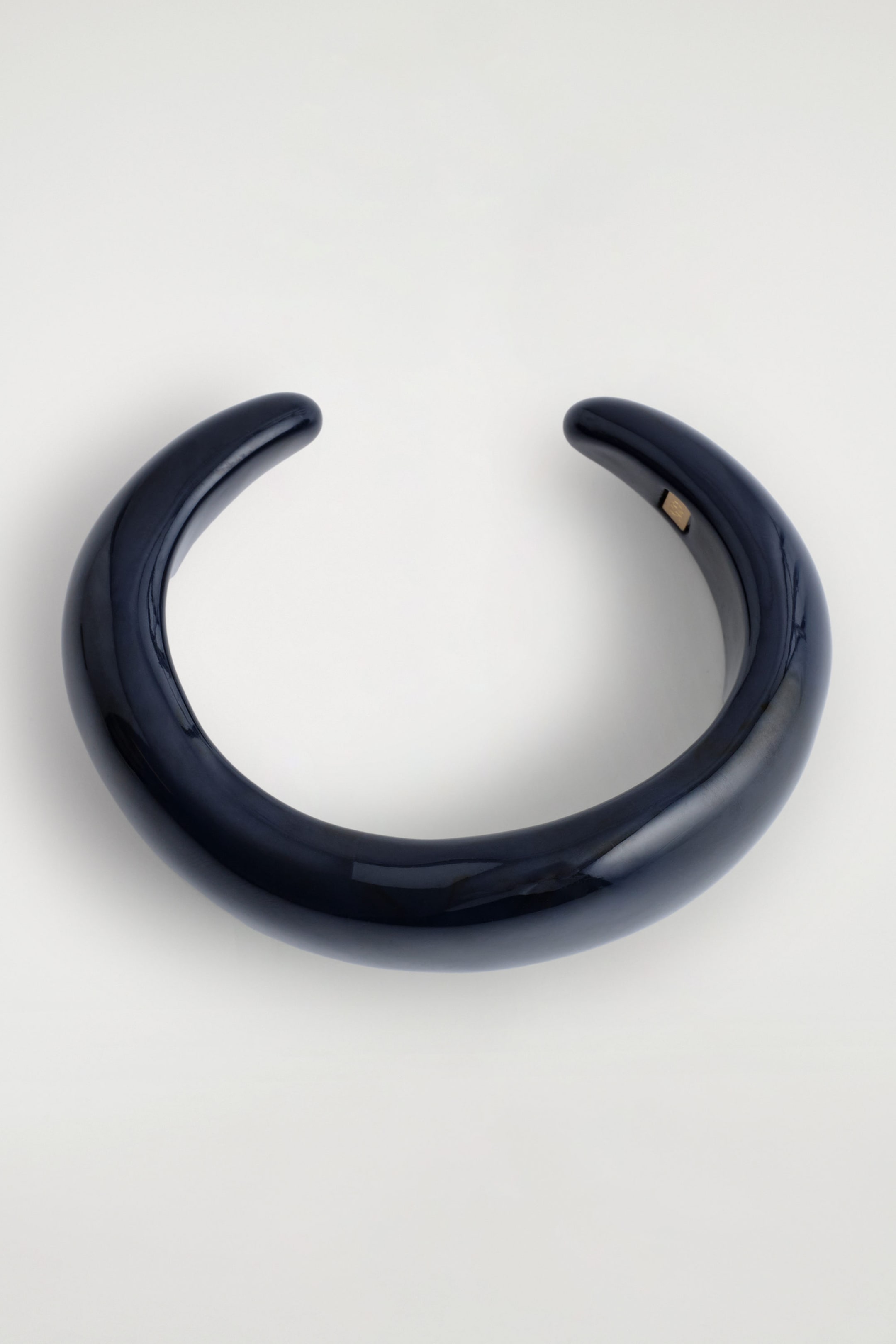 CHUNKY CURVED BANGLE
