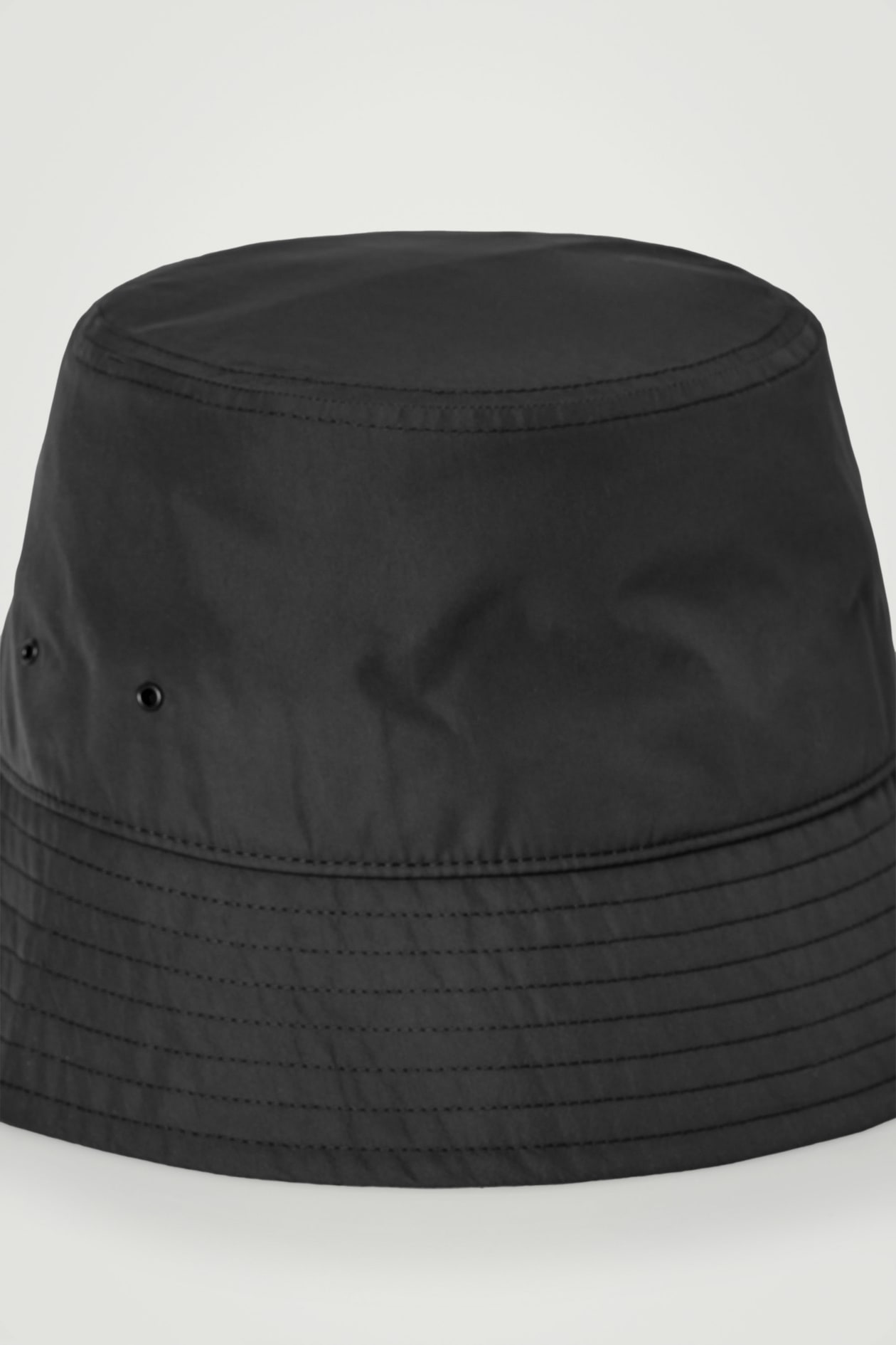 BUCKET HAT — BLACK