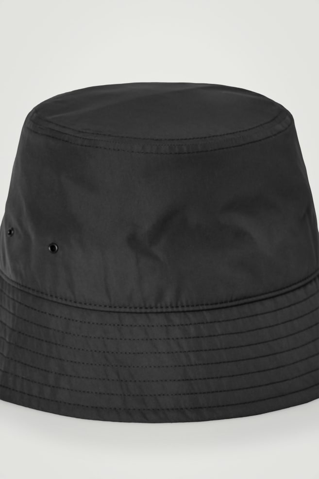 BUCKET HAT — BLACK