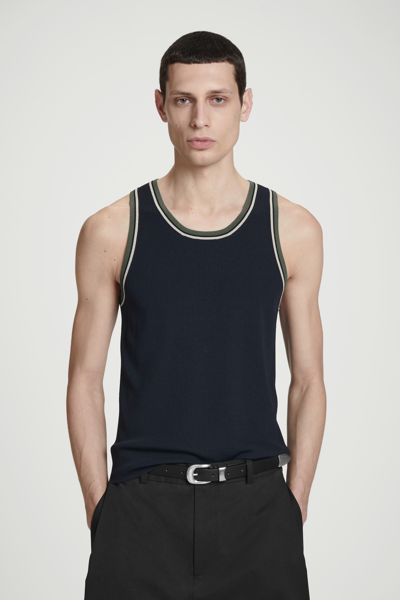 CANOTTA A COSTE CON BORDI A CONTRASTO - BLU NAVY/BIANCO