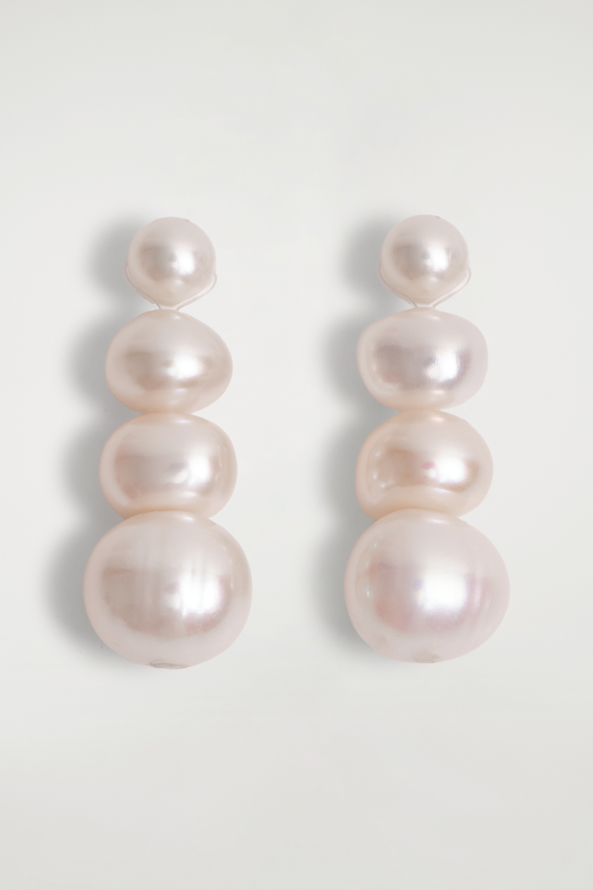 Náušnice s perlou z sladkovodních perel - PERLA / ZLATÁ