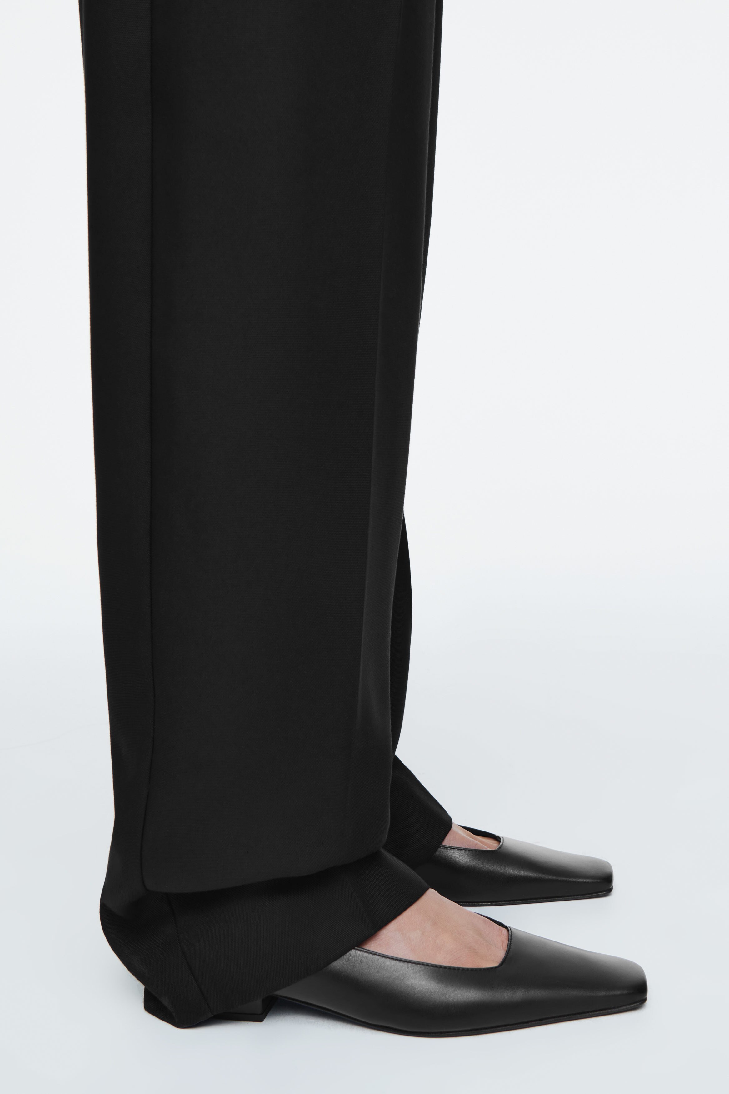 SQUARE-TOE LEATHER COURT SHOES - BLACK | COS US