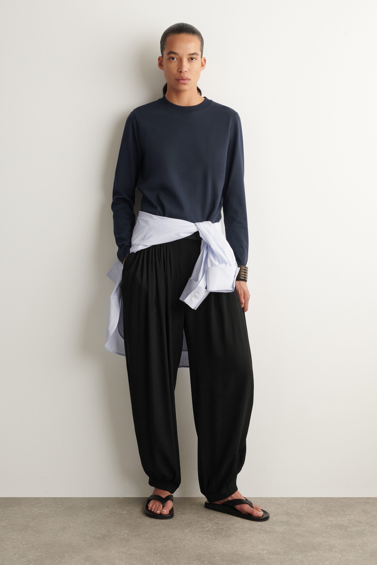 CLEAN CUT LONG-SLEEVED T-SHIRT — NAVY