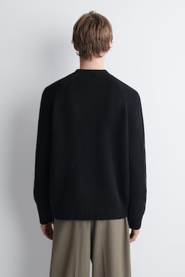 CHUNKY CASHMERE SWEATER — BLACK 4