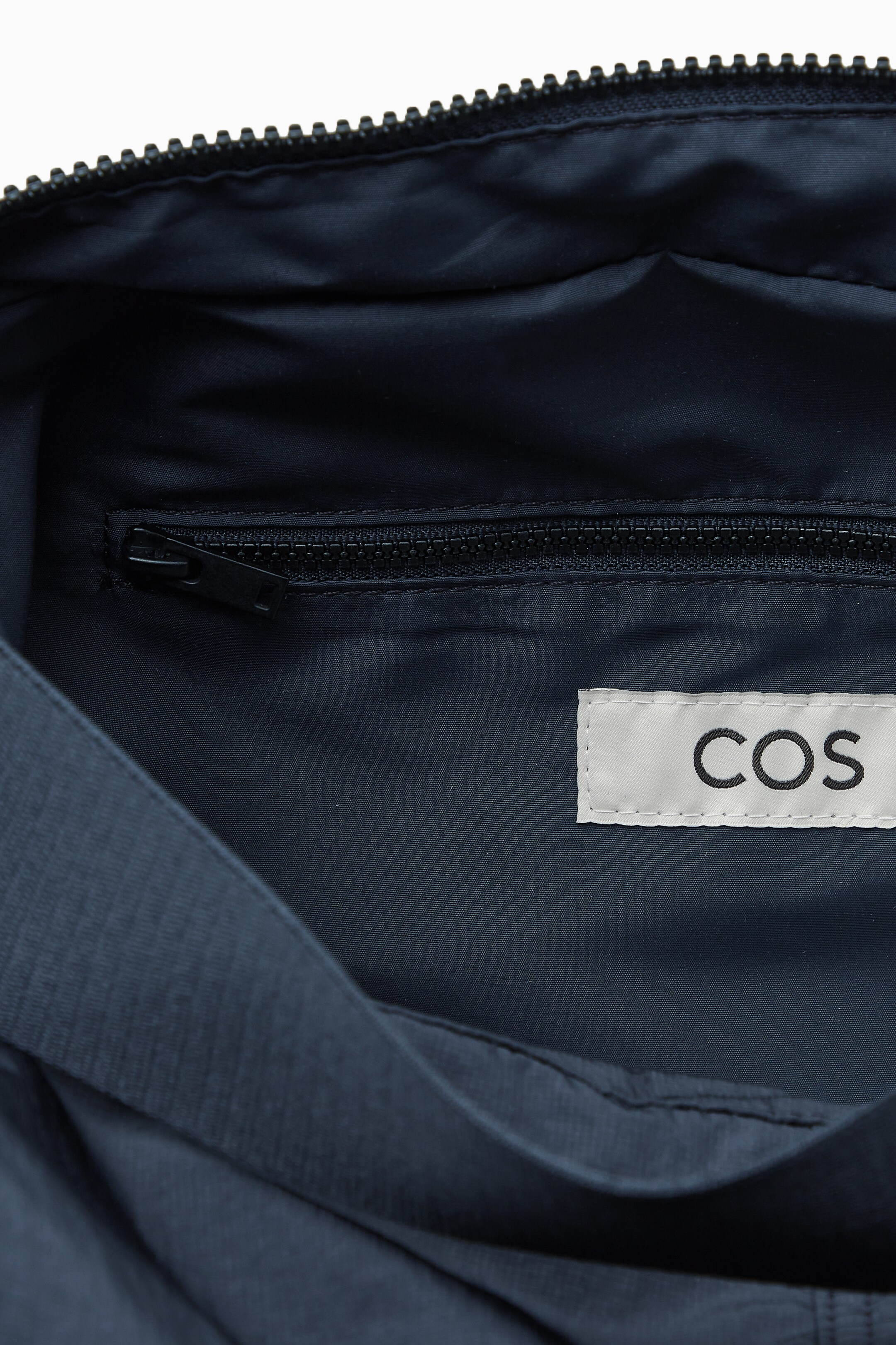 View larger image: SLOUCHY NYLON MESSENGER BAG - NAVY - Men | H&M GB 6