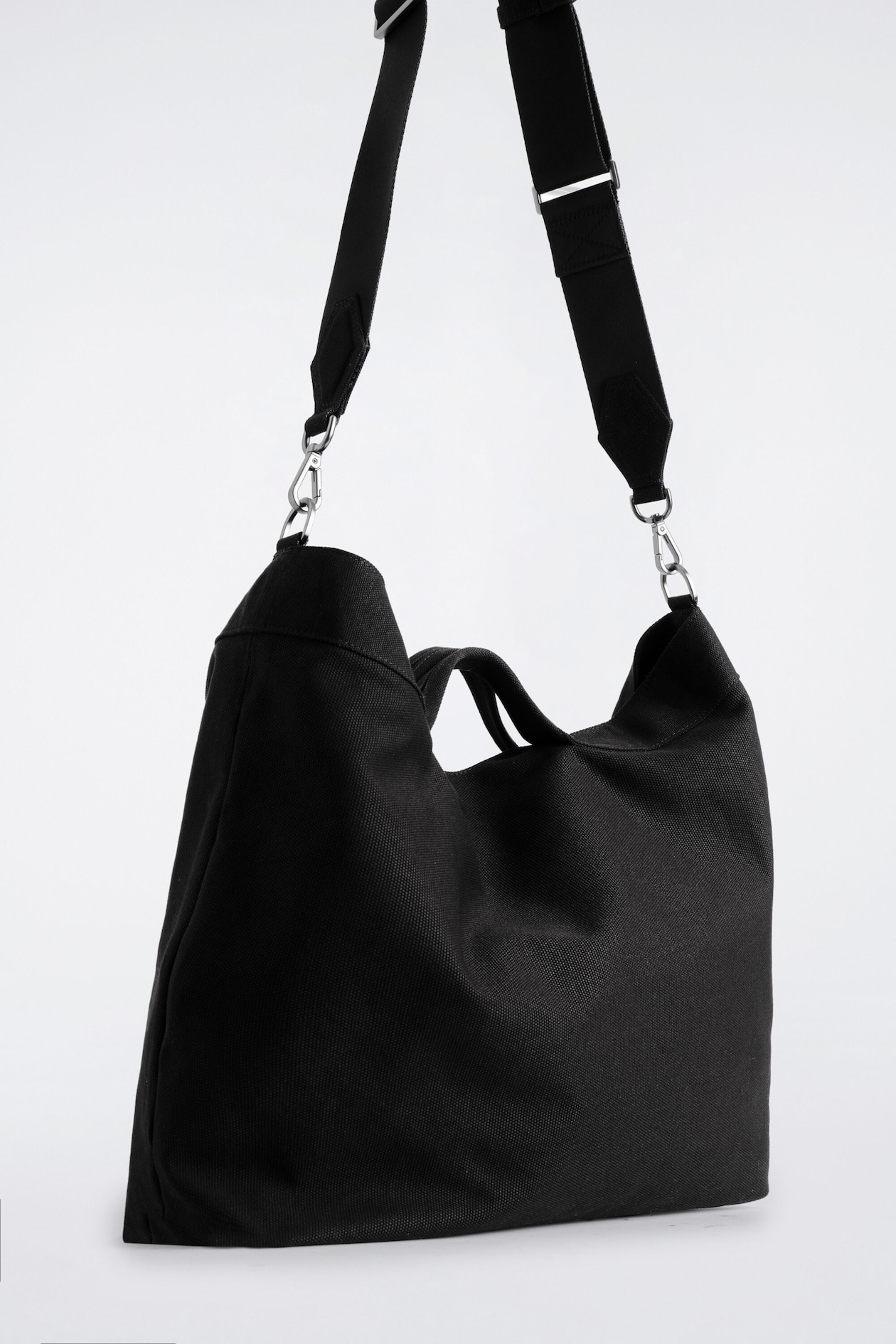 PURSUIT MESSENGER BAG - CANVAS — BLACK