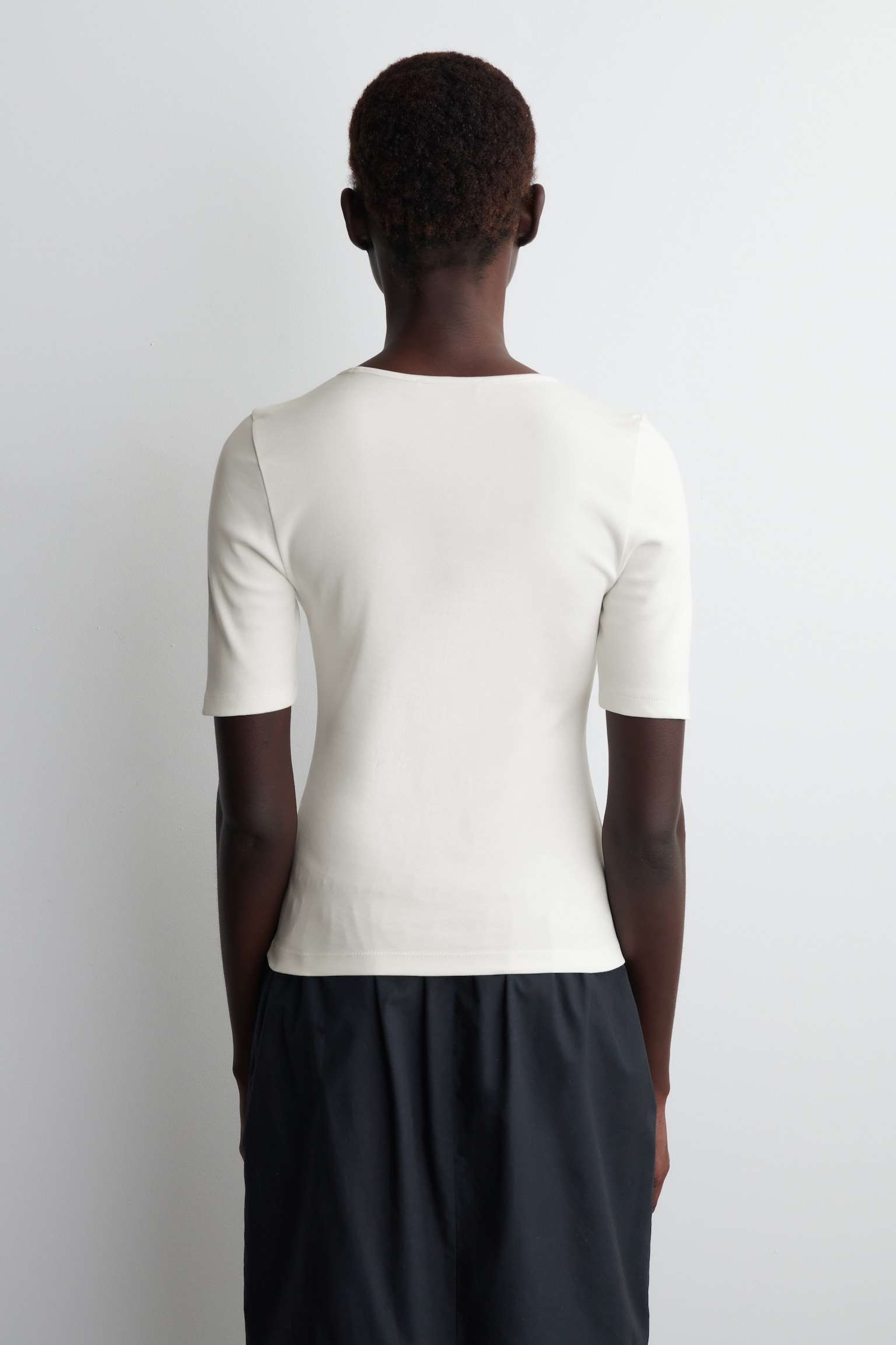 SLIM SCOOP-NECK COTTON T-SHIRT - ECRU/BLACK/LILAC - 4