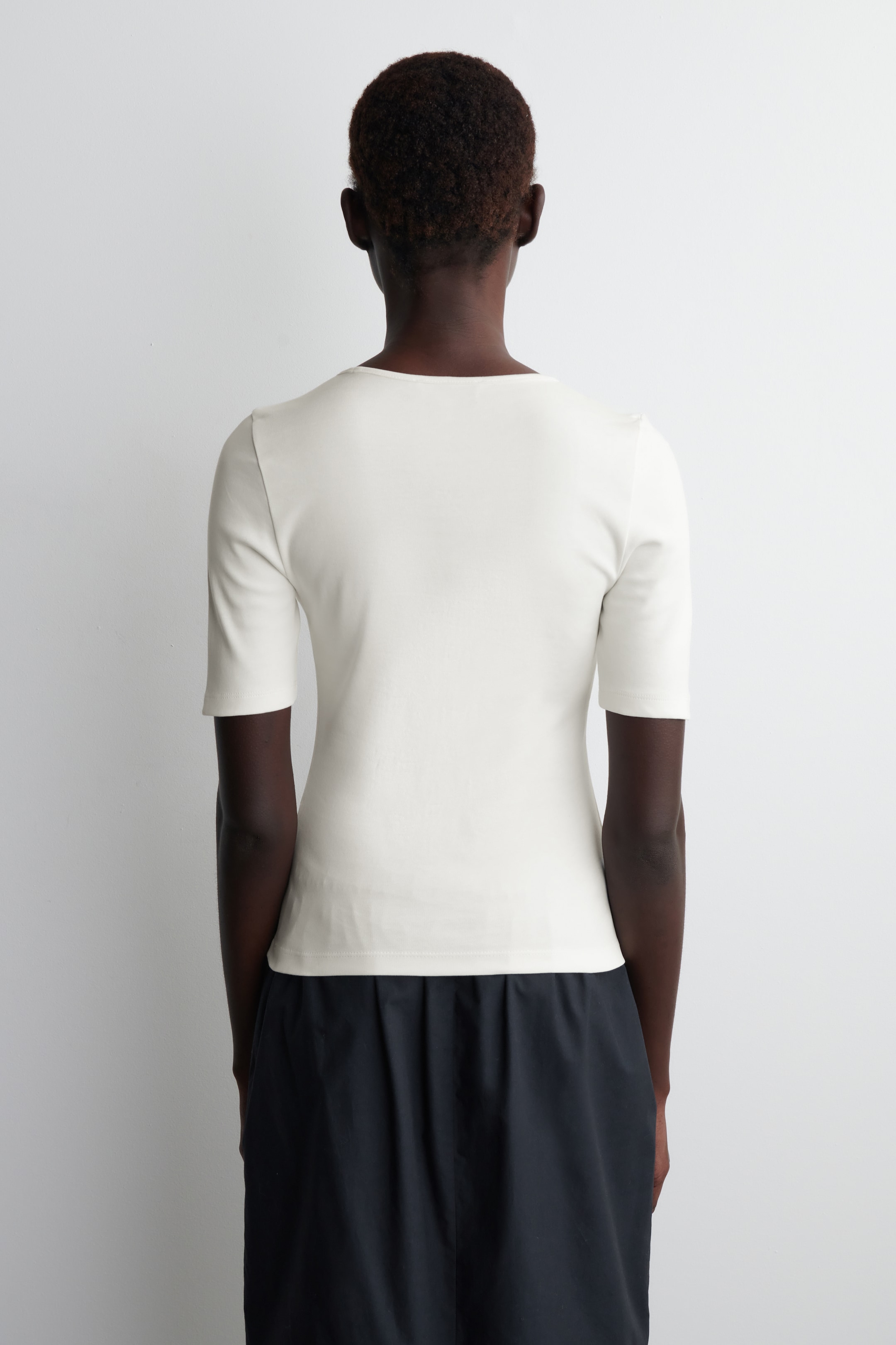Agrandir l'image: T-SHIRT SLIM À ENCOLURE DÉGAGÉE EN COTON - ÉCRU - FEMME | H&M CH 5