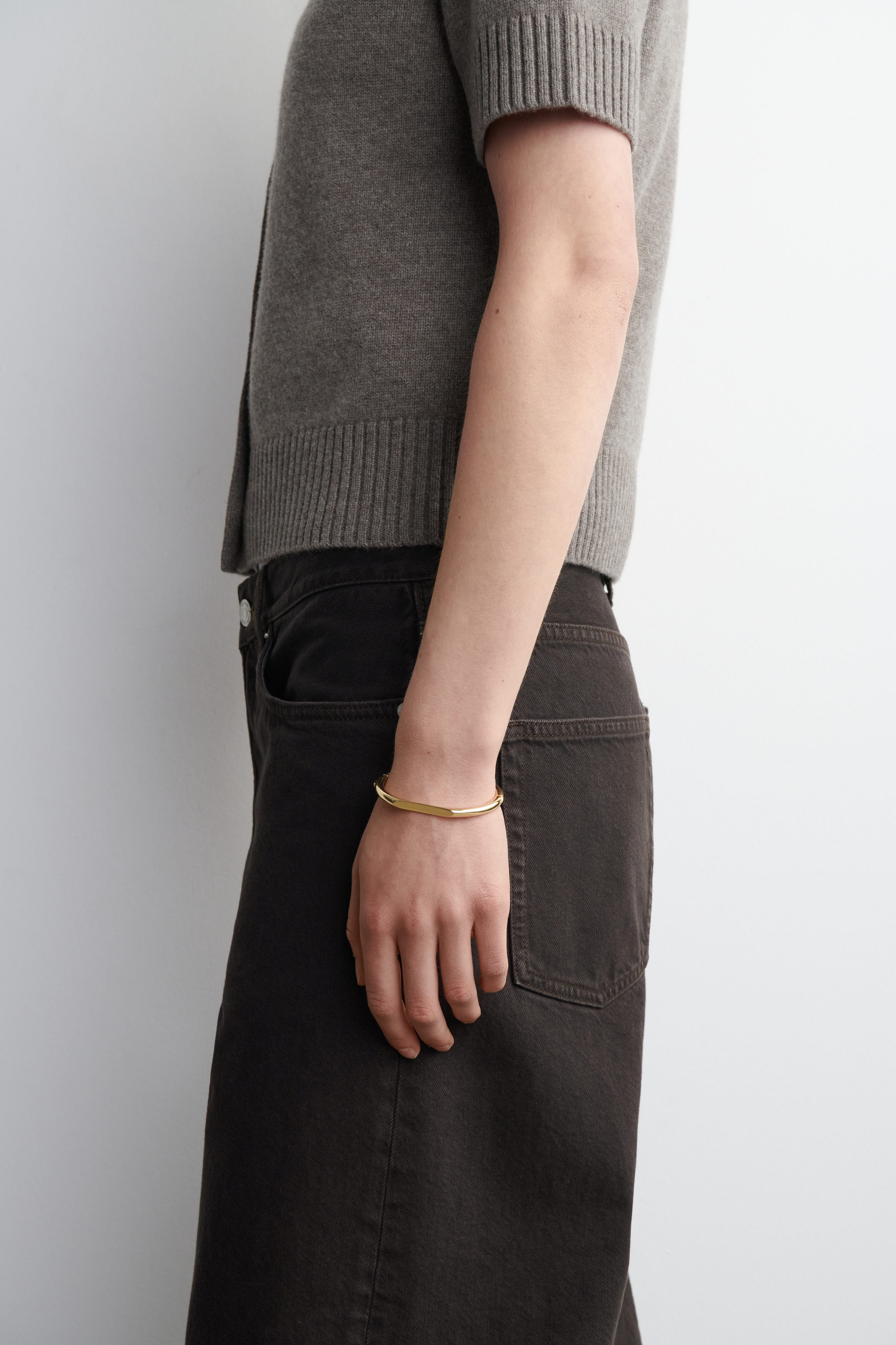 SCULPTED BANGLE