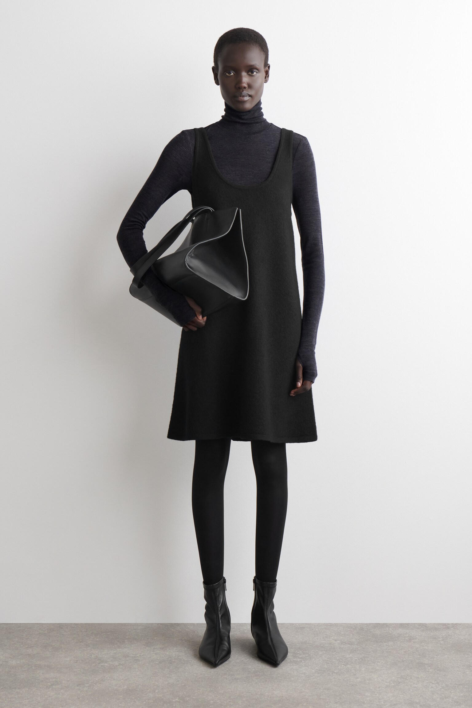 GEKOKERDE WOL A-LIJN MINIJURK - ZWART - 1