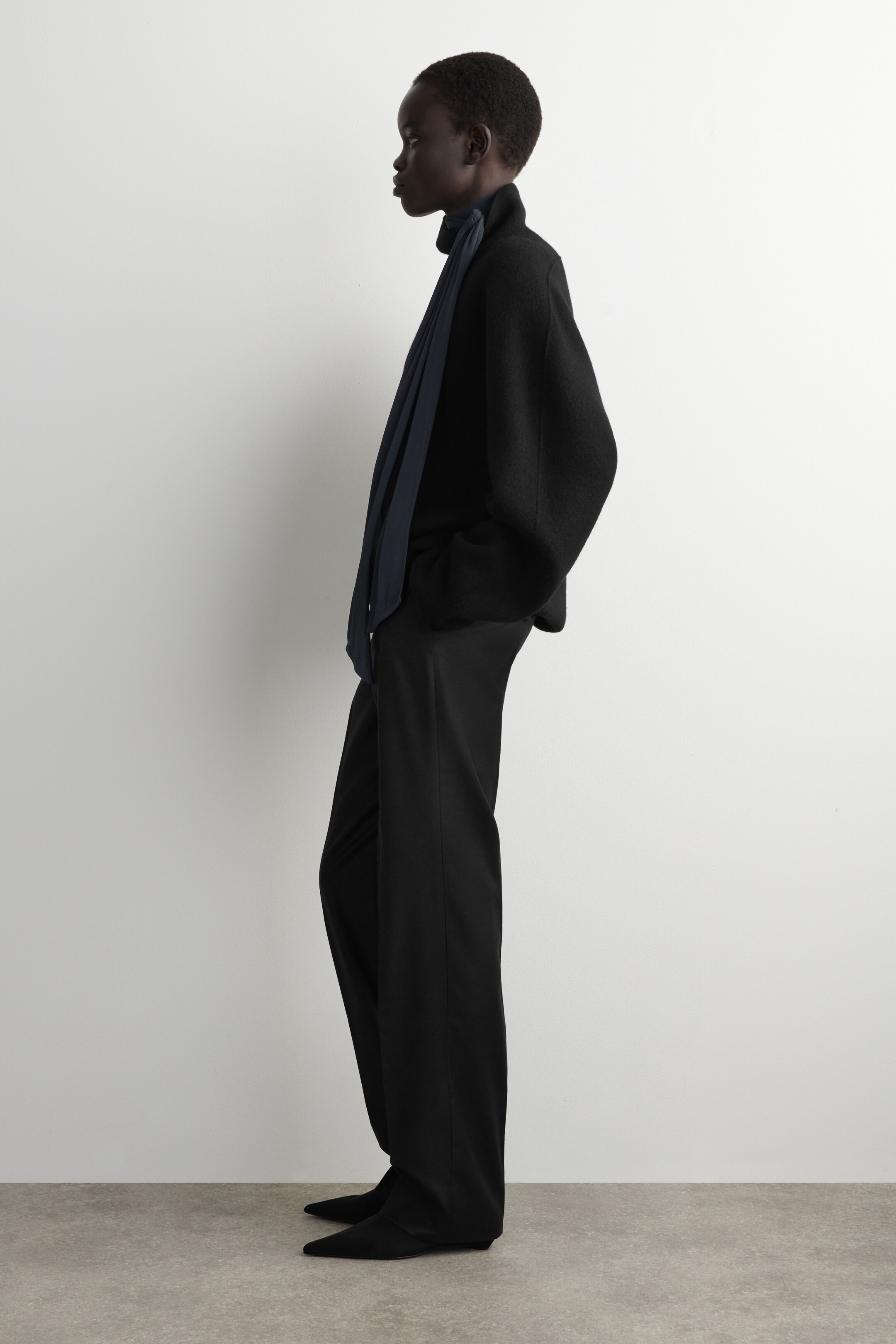 Visualizza immagine più grande: PANTALONI IN FLANELLA DI LANA A GAMBA DRITTA - NERO - DONNA | H&M IT 2