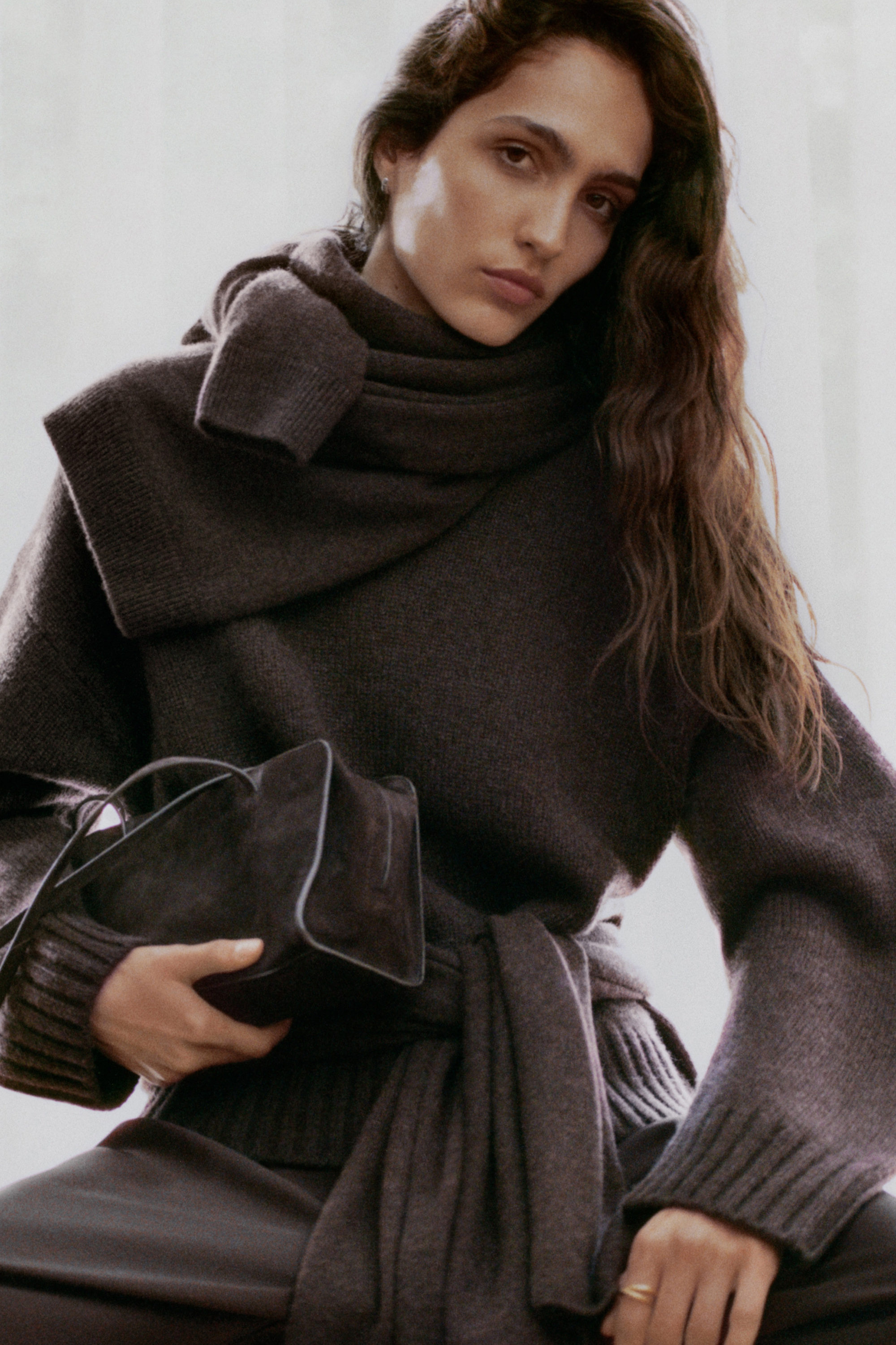 CHUNKY CASHMERE CREW-NECK JUMPER - DARK BROWN | COS