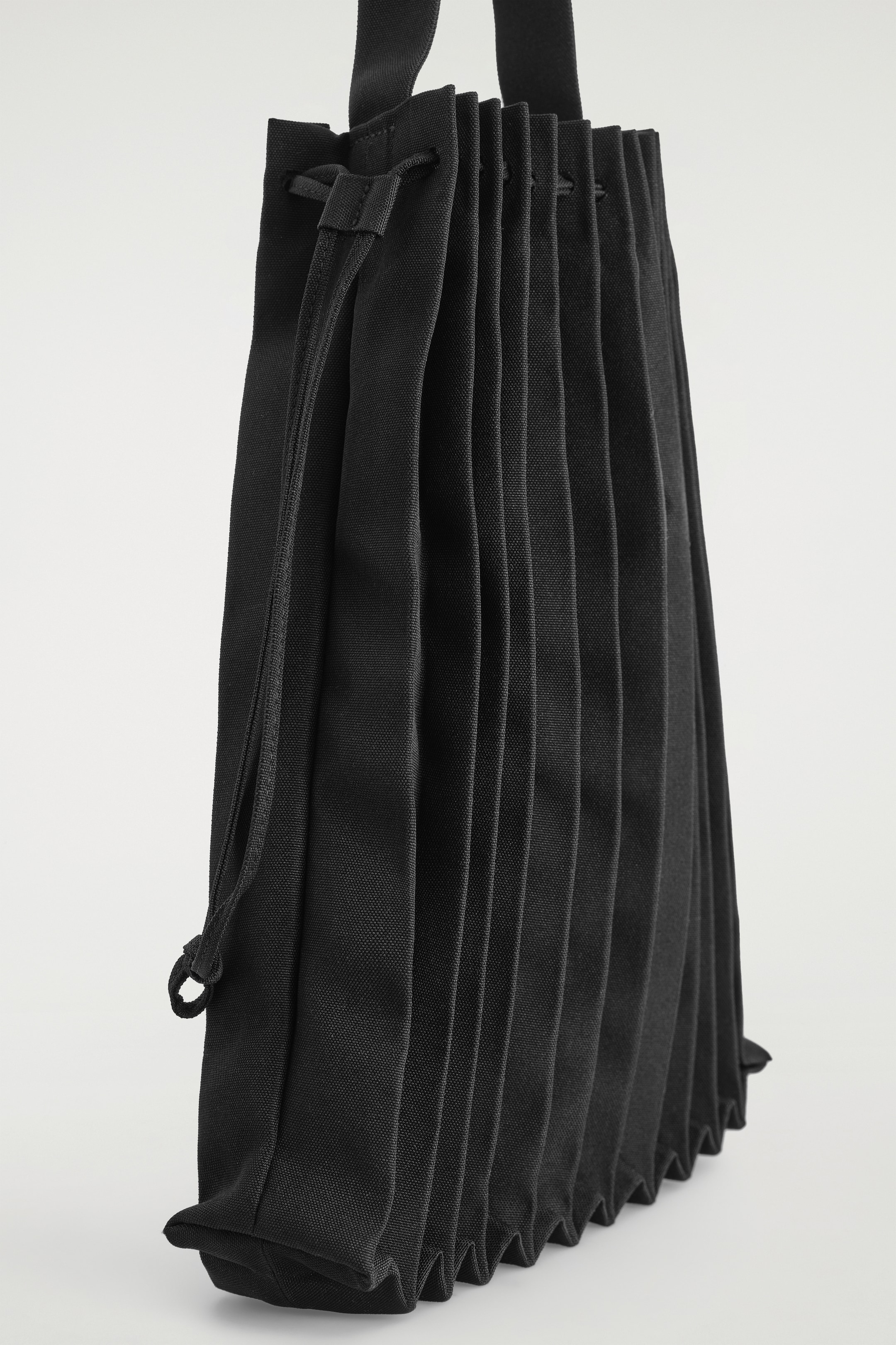 View larger image: ACCORDION TOTE BAG - CANVAS - BLACK - Ladies | H&M GB 5