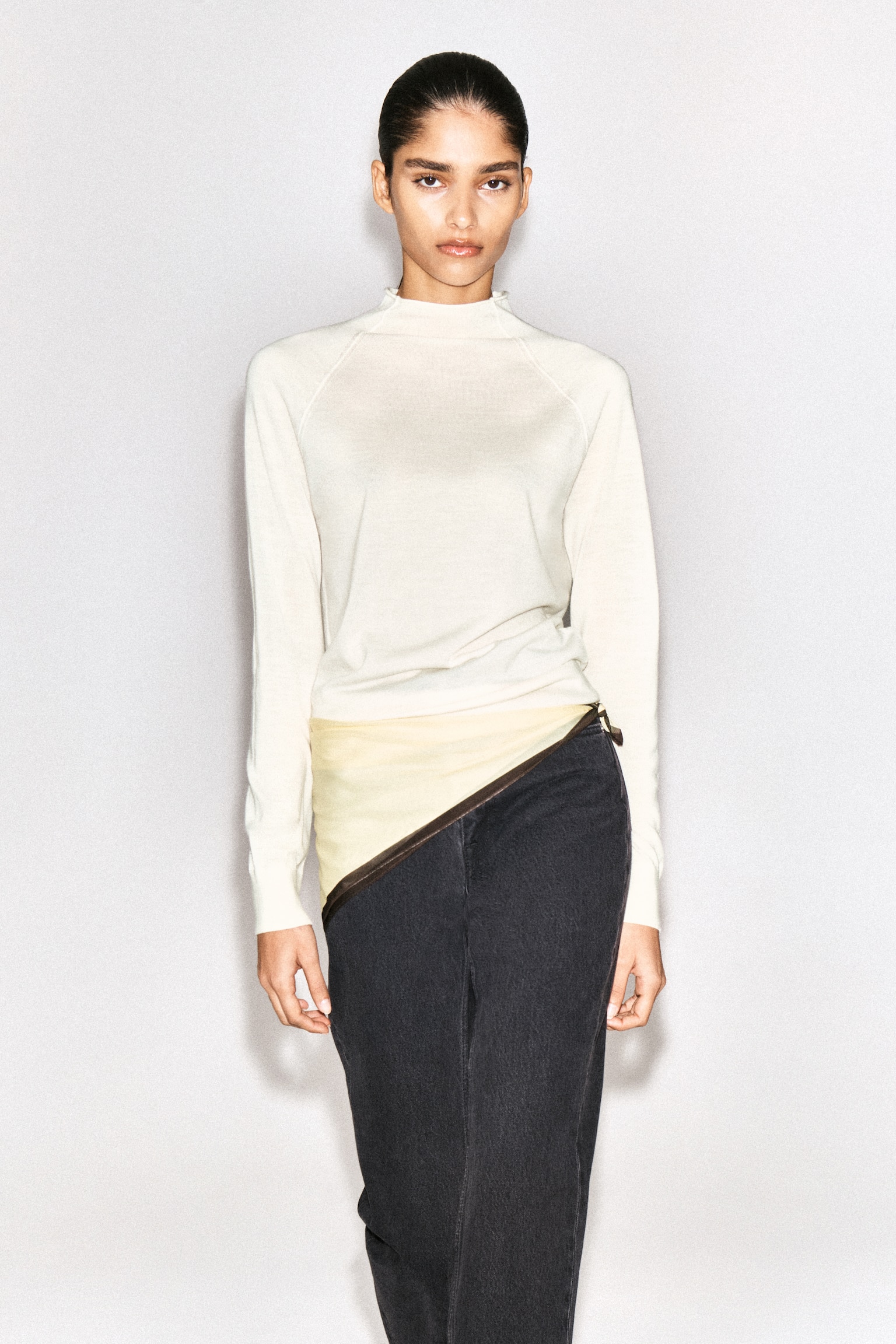 MERINO WOOL FUNNEL-NECK JUMPER - שנהב - 1