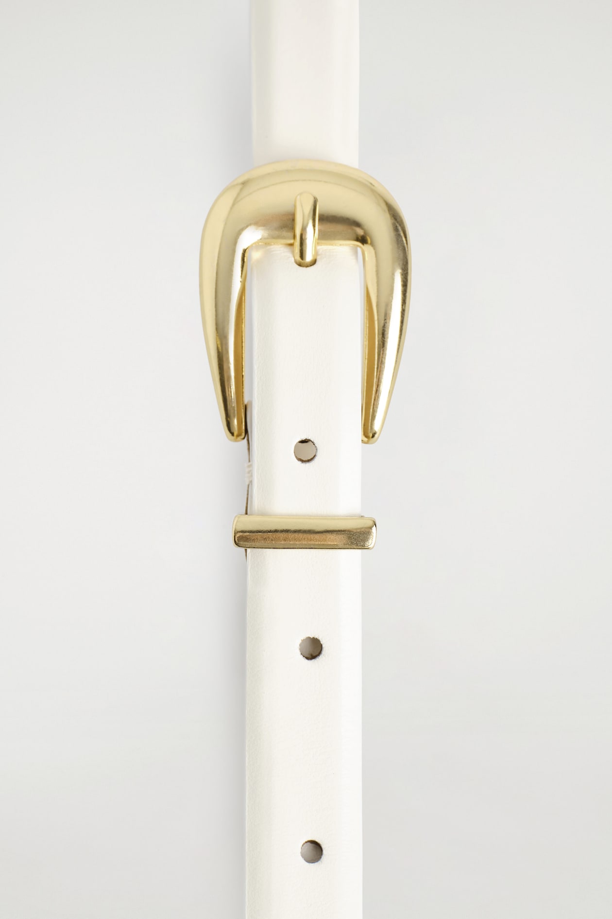 SCULPTED-BUCKLE LEATHER BELT — WHITE / GOLD