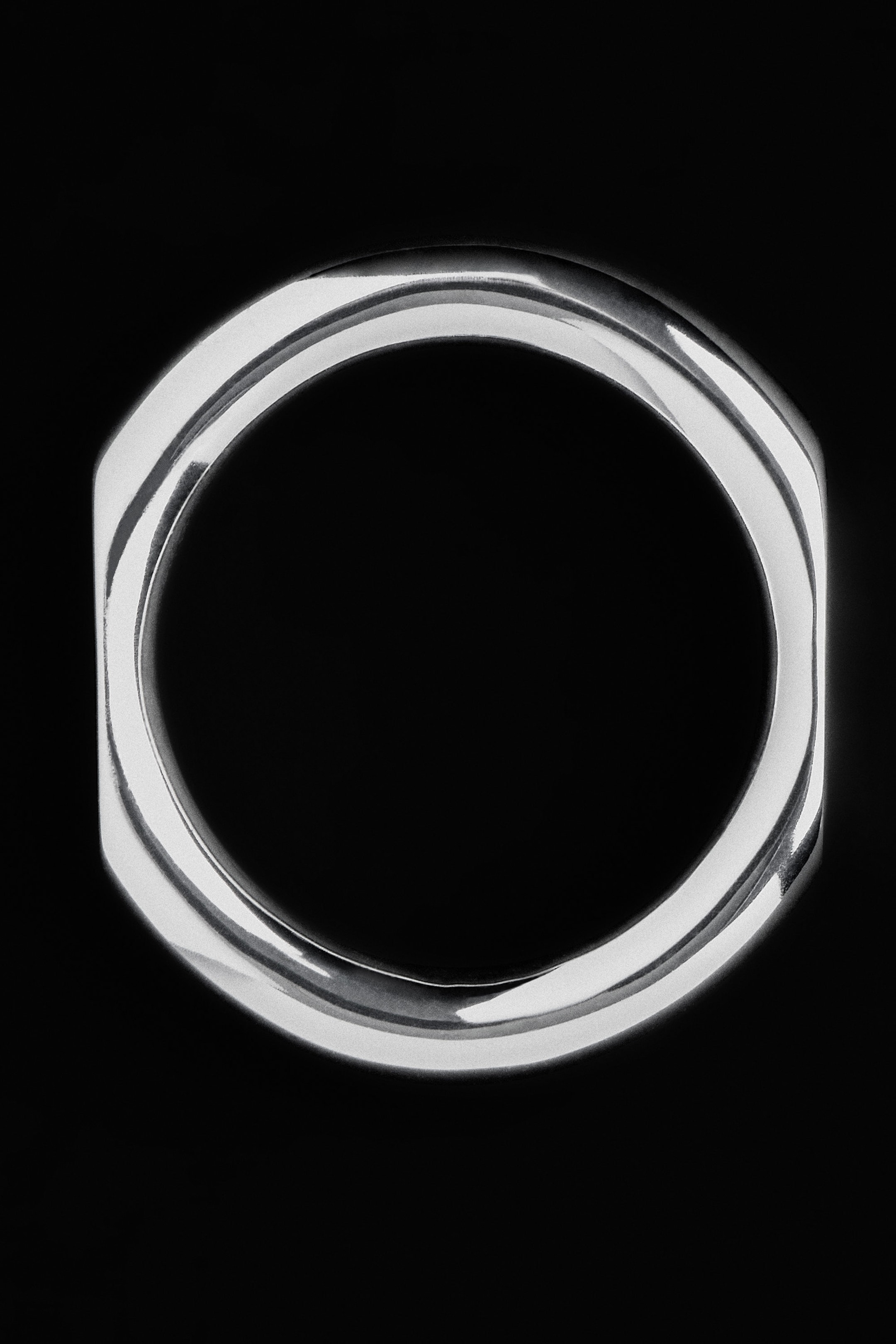 SCULPTED RING