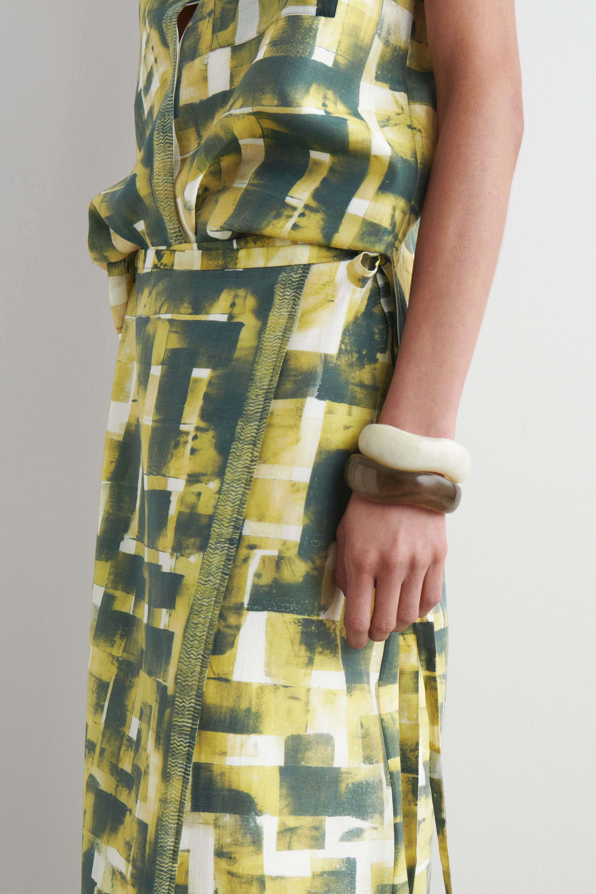 PRINTED MIDI WRAP SKIRT - YELLOW / GREEN / PRINTED | COS