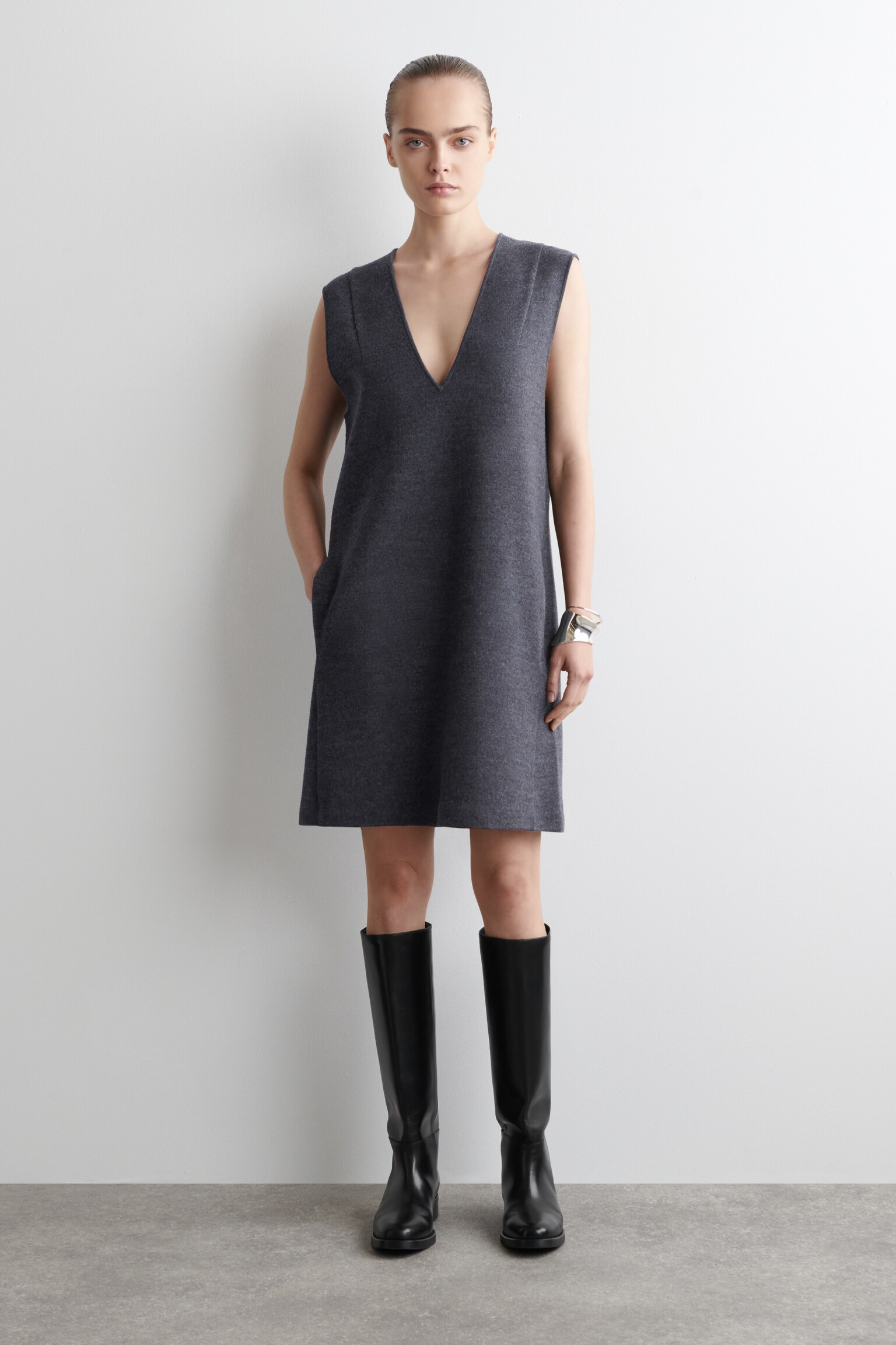 BOILED WOOL V-NECK MINI DRESS - DARK-GREY MÉLANGE/BLACK