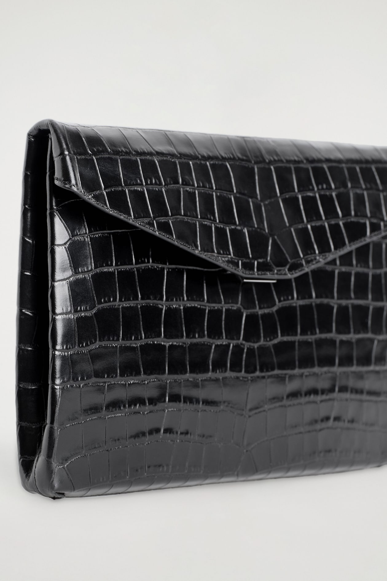 ENVELOPE CLASP POUCH - CROC-EFFECT LEATHER — BLACK