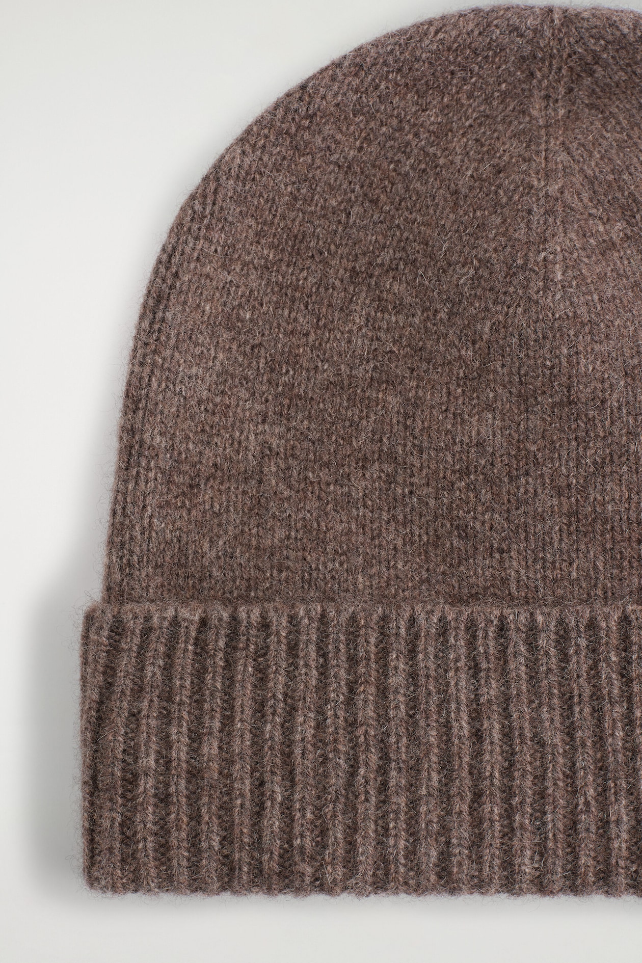 PURE CASHMERE BEANIE — MOCHA MÉLANGE