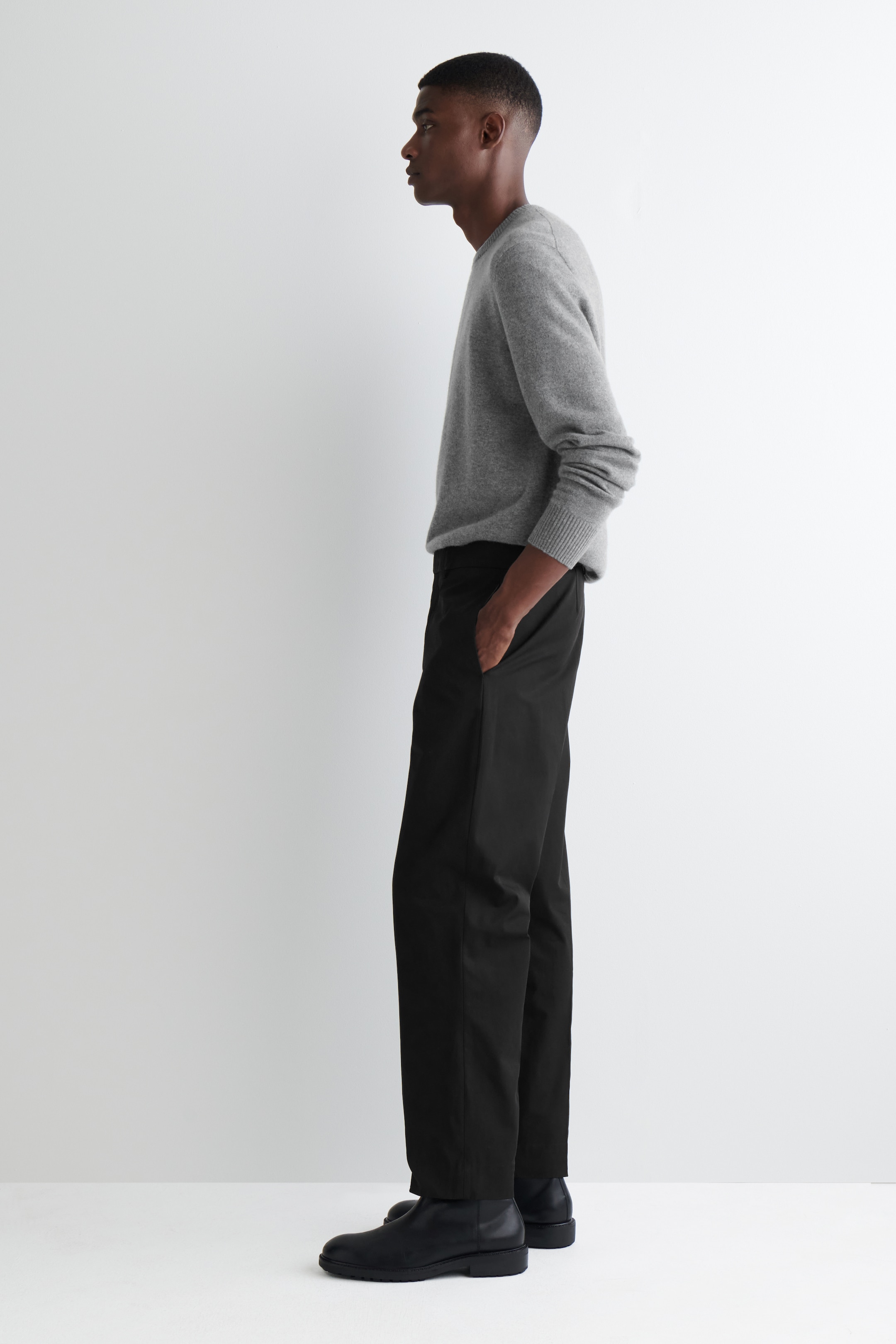 Grotere afbeelding bekijken: KATOENEN CHINO'S MET RECHTE PIJP - ZWART - HEREN | H&M BE 3