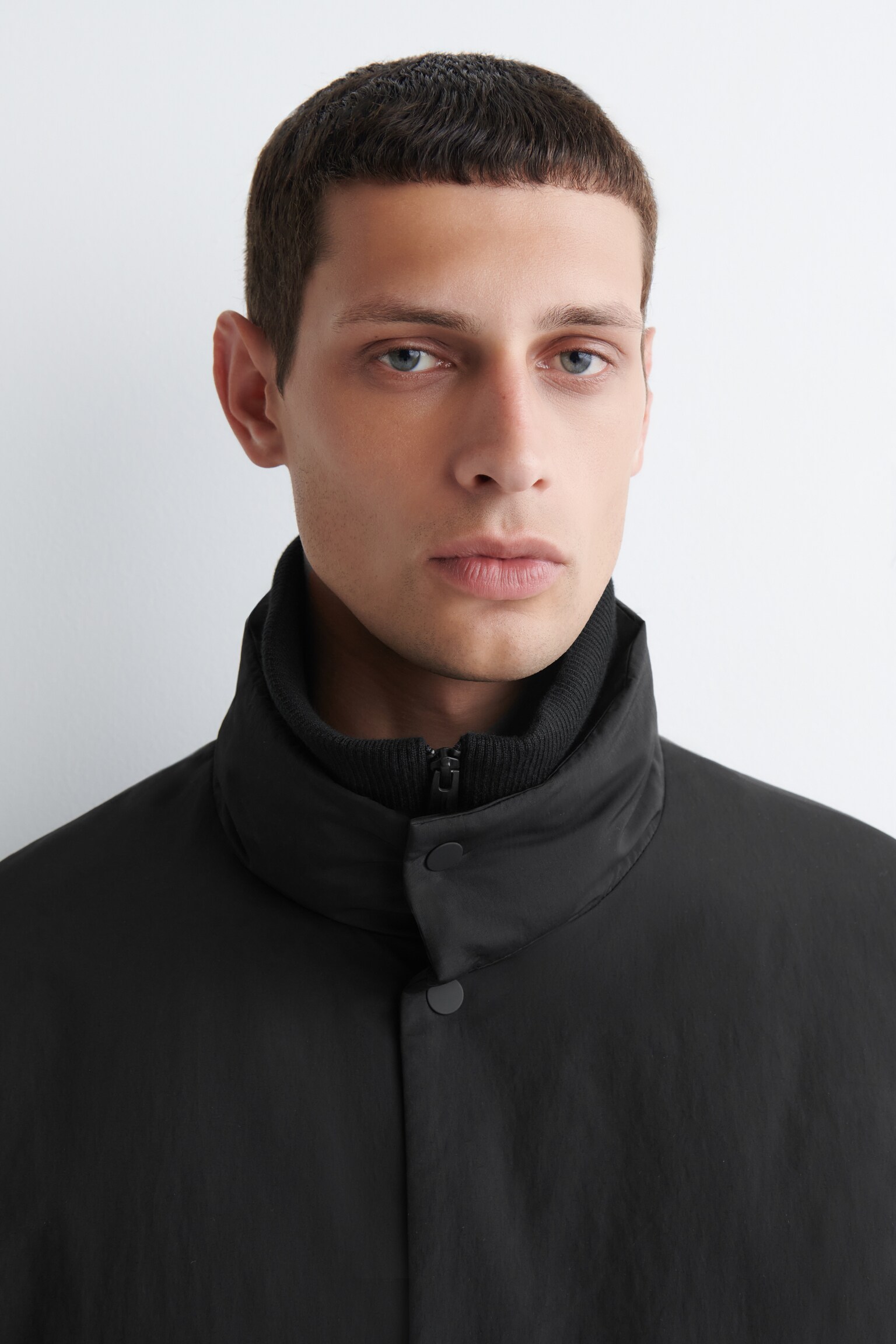 WATTIERTE DAUNENJACKE MIT STEHKRAGEN - SCHWARZ/BORDEAUX - 8
