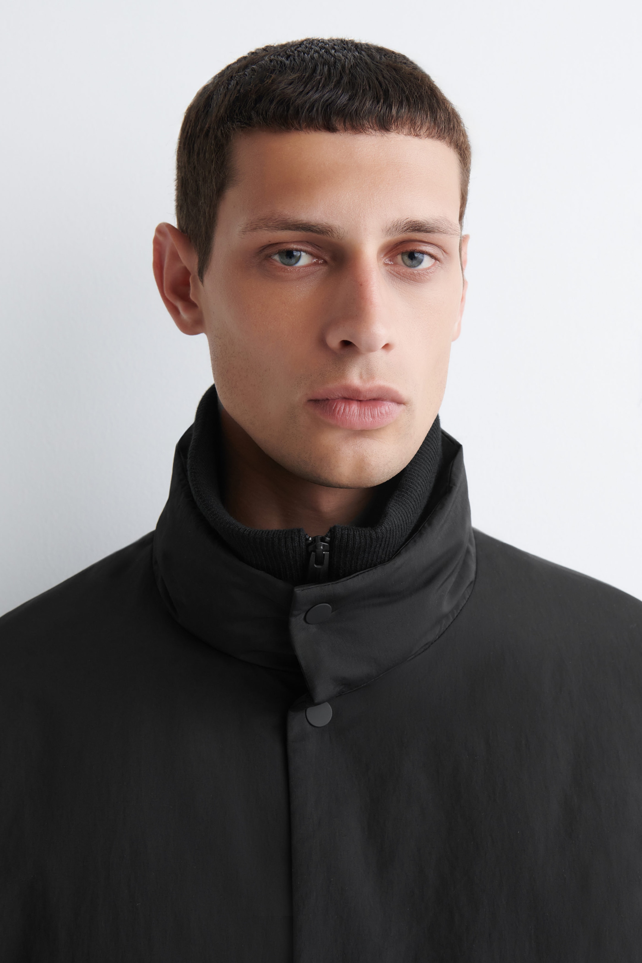 DUNJACKA MED HÖG KRAGE